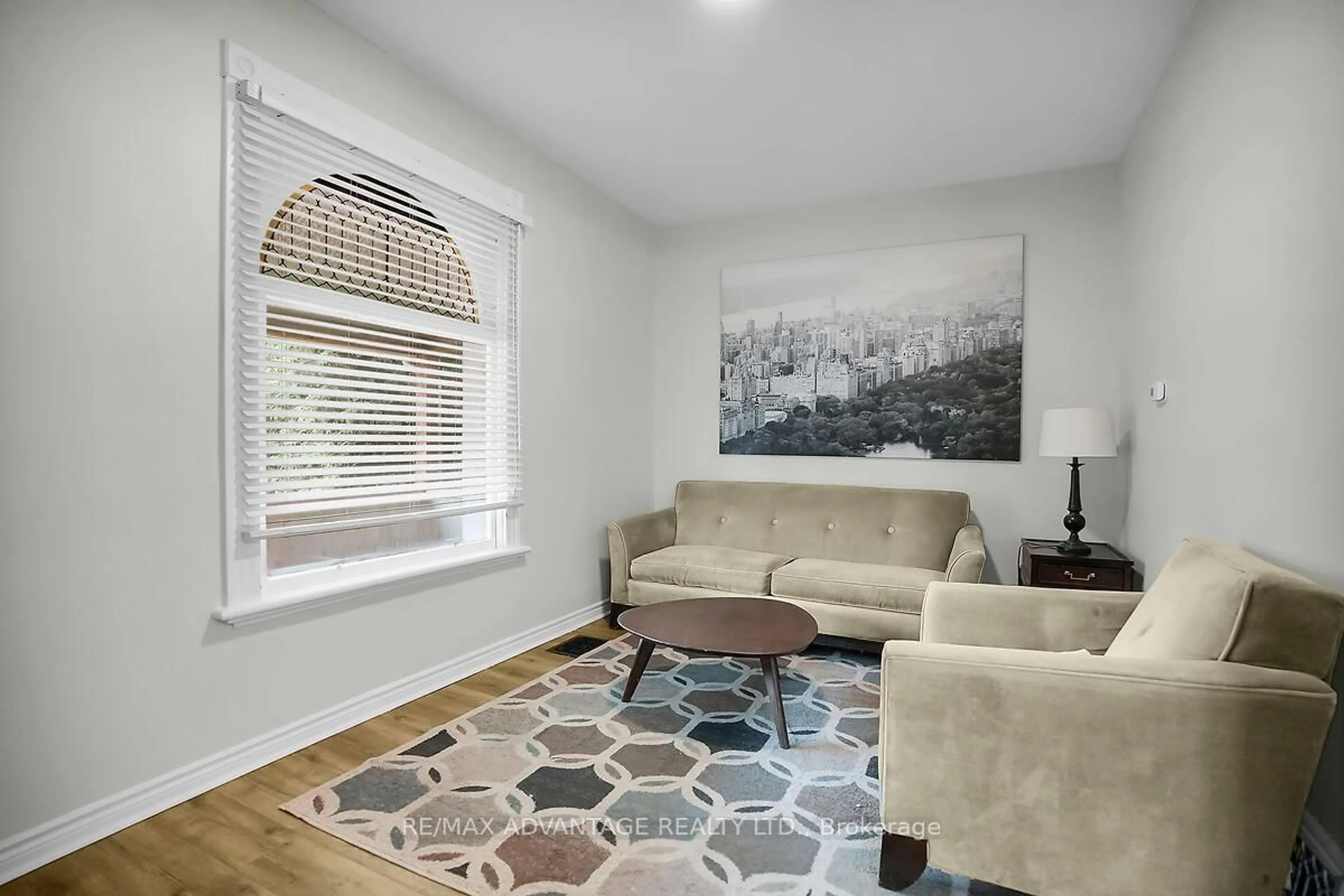 Living room with furniture, unknown for 252 Cheapside St, London East Ontario N6A 2A1