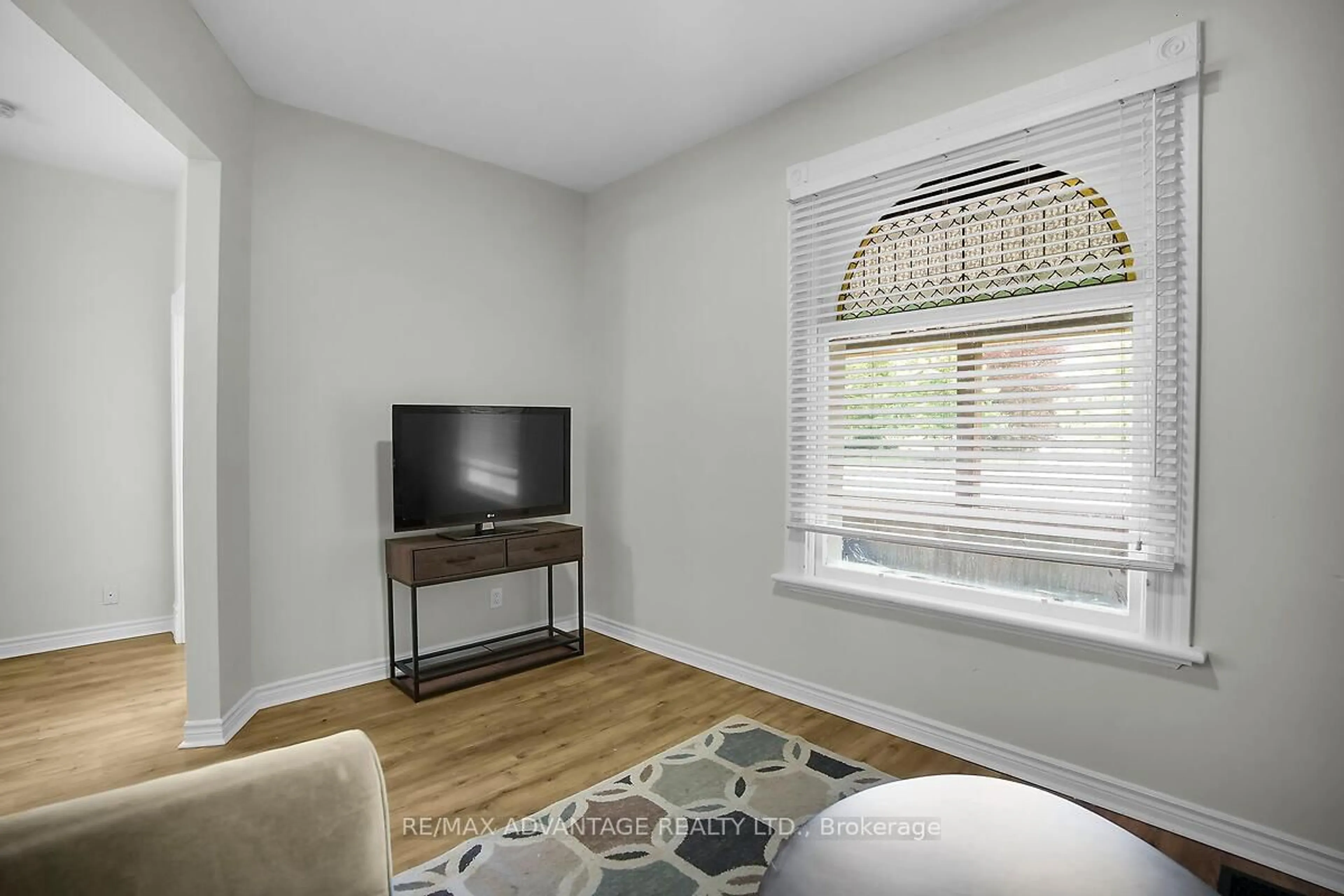 Living room with furniture, unknown for 252 Cheapside St, London East Ontario N6A 2A1