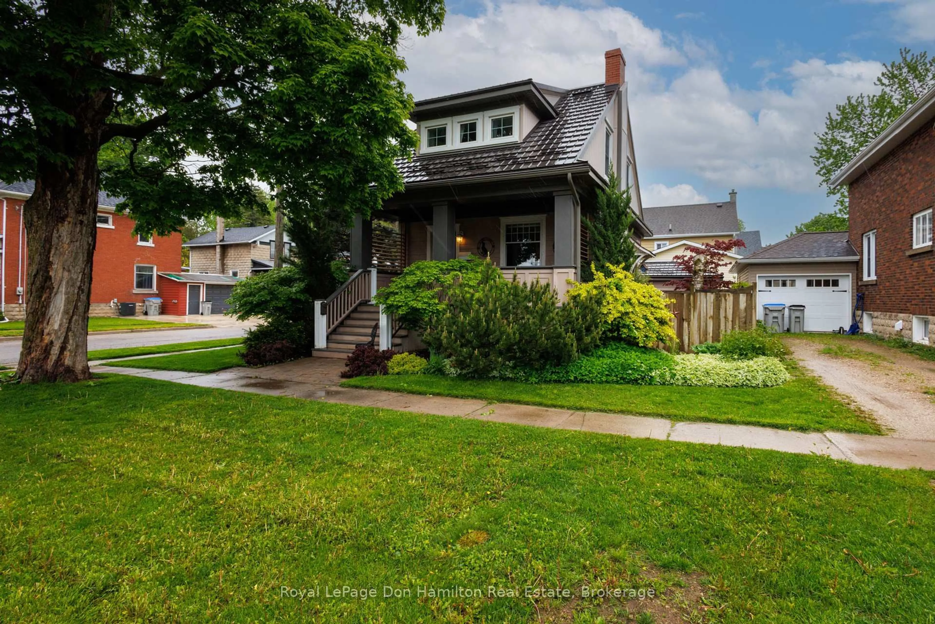 A pic from outside/outdoor area/front of a property/back of a property/a pic from drone, street for 190 Victoria Ave, North Perth Ontario N4W 1S6