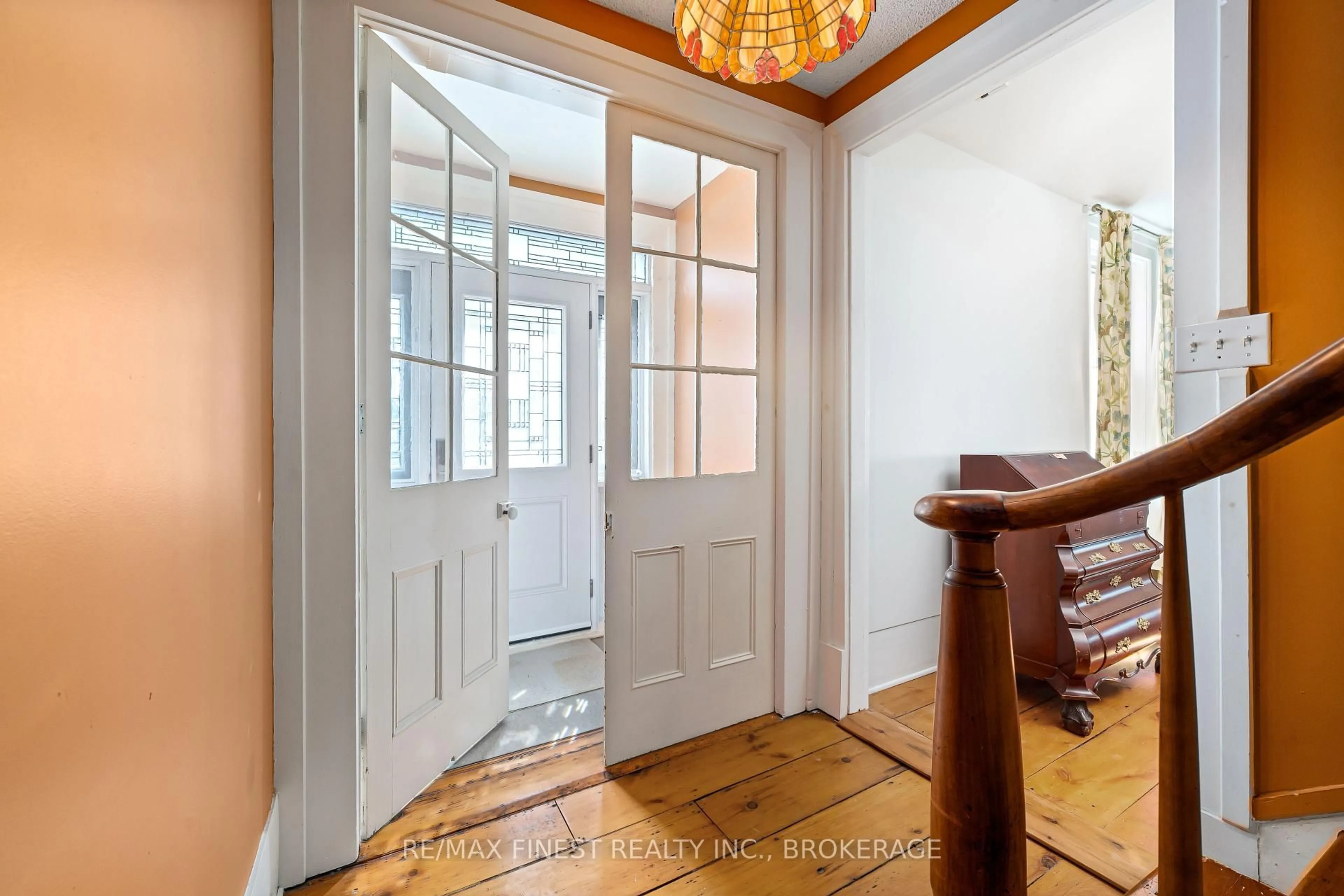 Indoor entryway for 8 Catherine St, Prince Edward County Ontario K0K 2T0