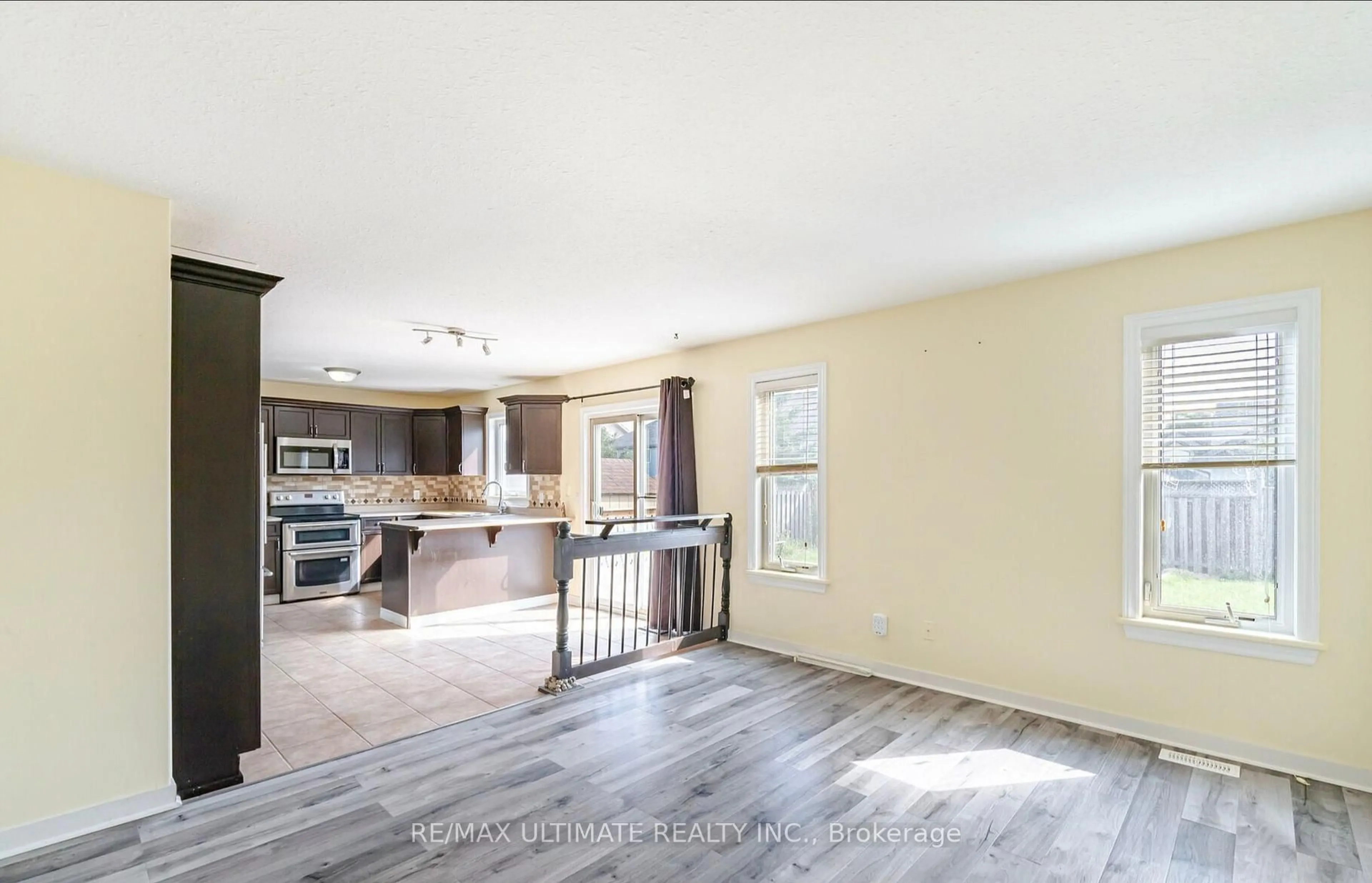 Open concept kitchen, unknown for 133 Fleming Way, Shelburne Ontario L9V 3E5