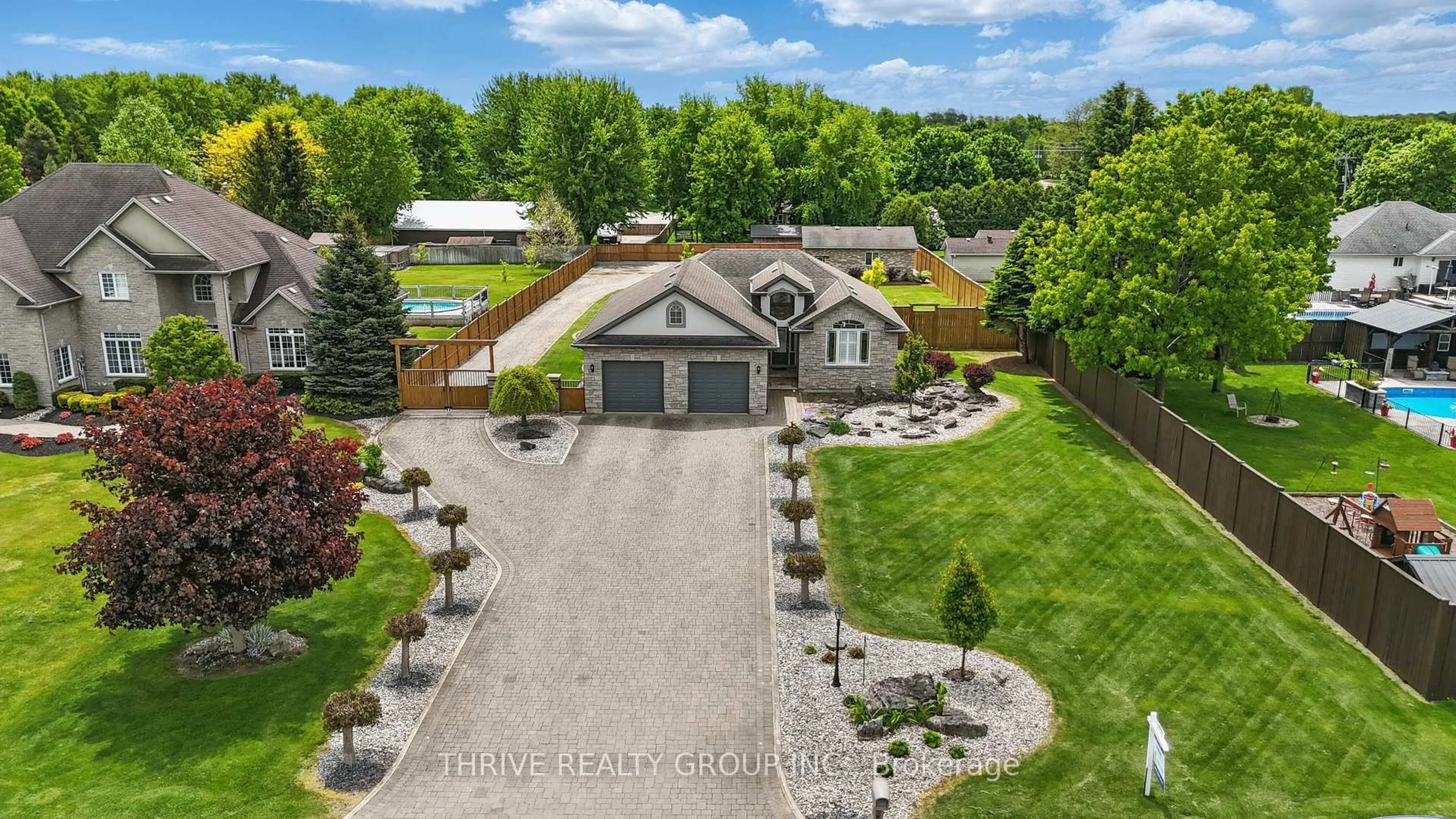 A pic from outside/outdoor area/front of a property/back of a property/a pic from drone, street for 28043 Healy Ave, Strathroy-Caradoc Ontario N7G 3H8