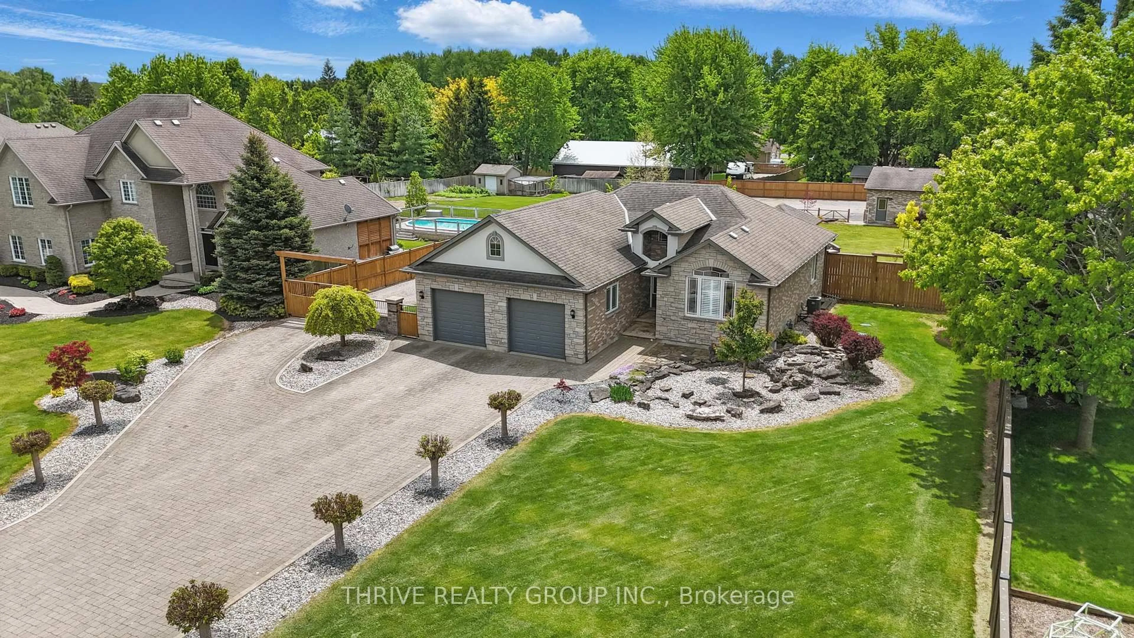 A pic from outside/outdoor area/front of a property/back of a property/a pic from drone, street for 28043 Healy Ave, Strathroy-Caradoc Ontario N7G 3H8