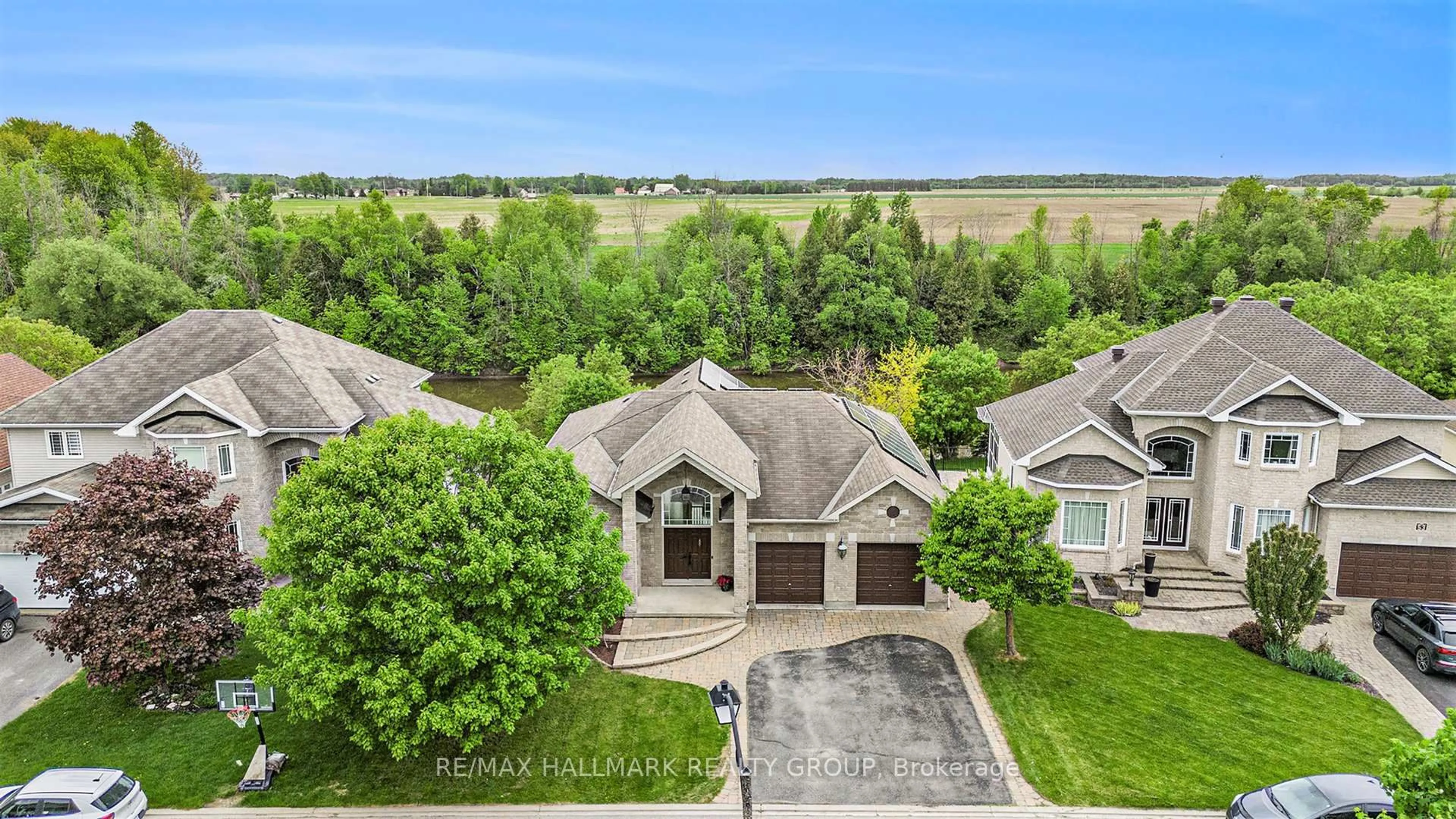 A pic from outside/outdoor area/front of a property/back of a property/a pic from drone, unknown for 49 De La Rive Prom, Russell Ontario K0A 1W0