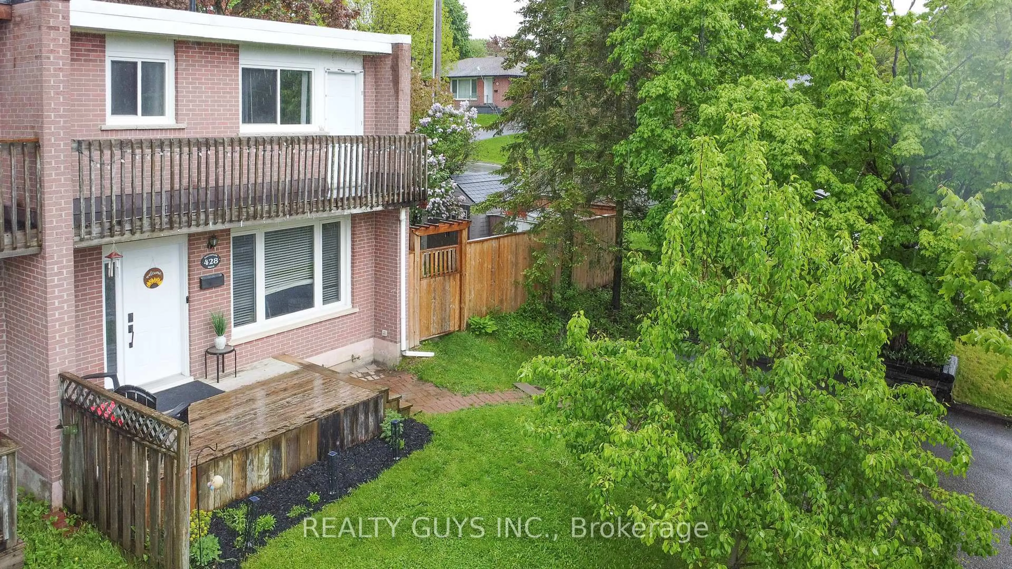 A pic from outside/outdoor area/front of a property/back of a property/a pic from drone, city buildings view from balcony for 428 Southpark Dr, Peterborough South Ontario K9J 1C2