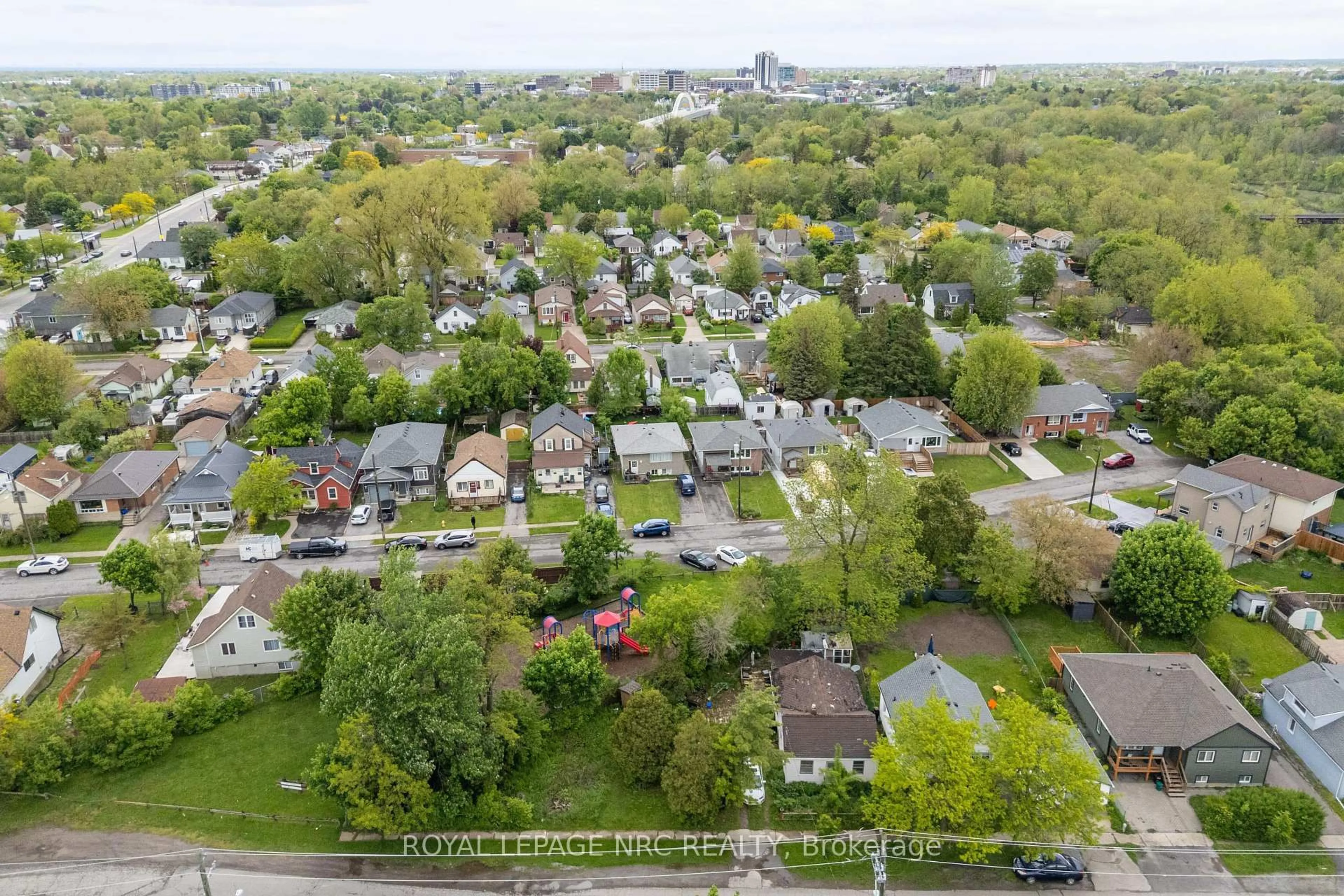 A pic from outside/outdoor area/front of a property/back of a property/a pic from drone, street for 12 Bailey St, St. Catharines Ontario L2S 1J4