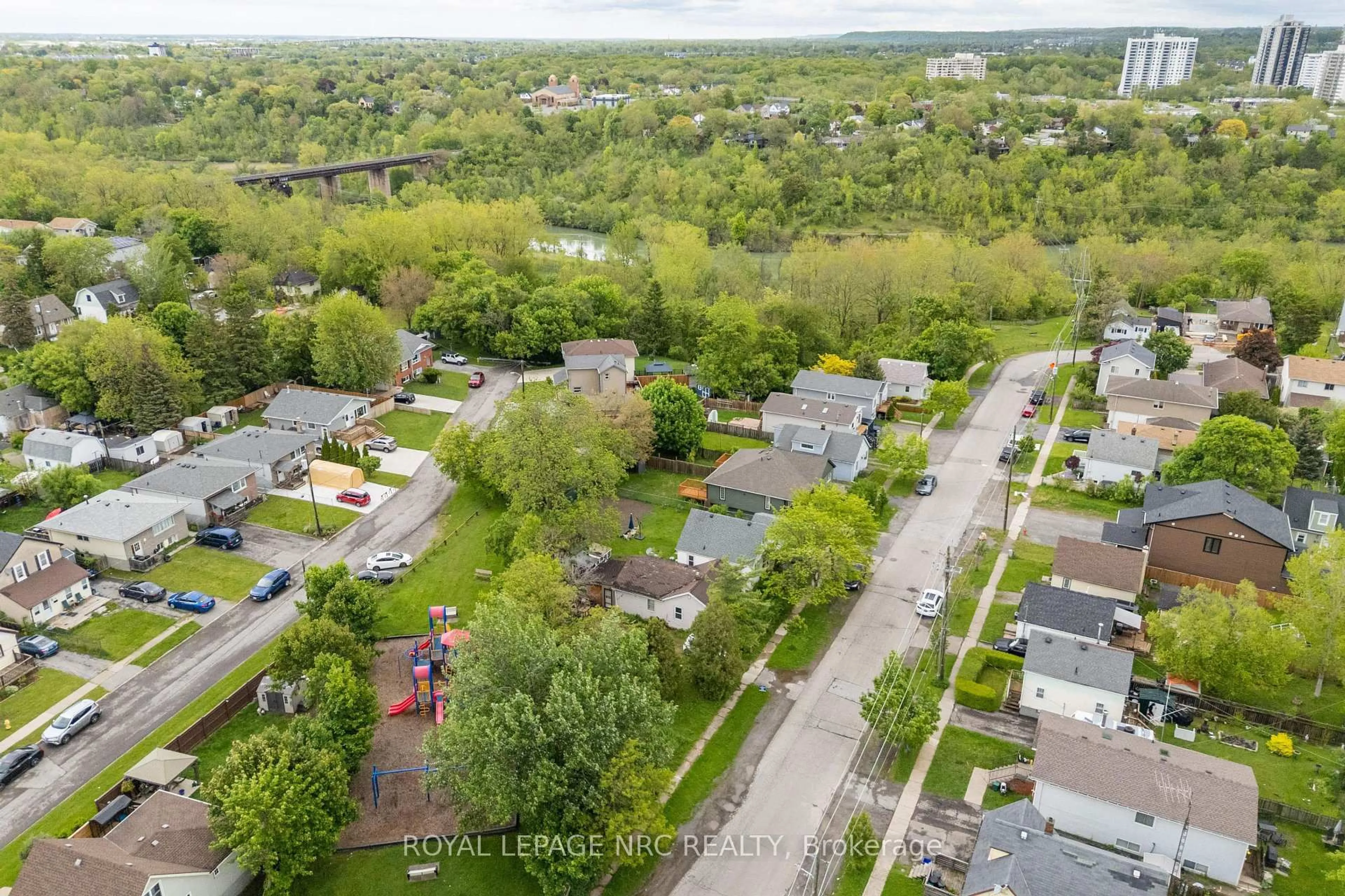 A pic from outside/outdoor area/front of a property/back of a property/a pic from drone, street for 12 Bailey St, St. Catharines Ontario L2S 1J4