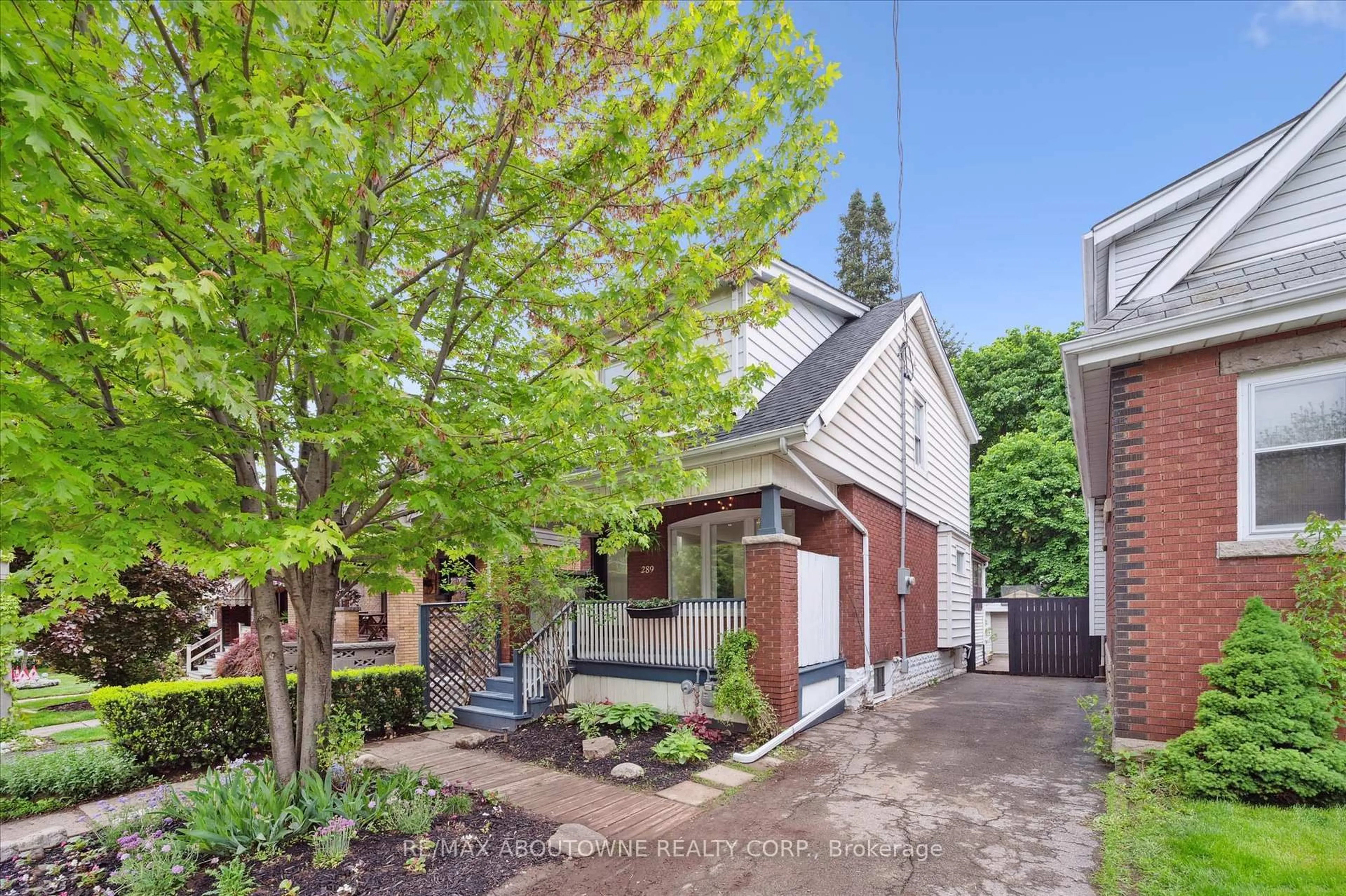 Home with brick exterior material, street for 289 Houghton Ave, Hamilton Ontario L8K 2N4