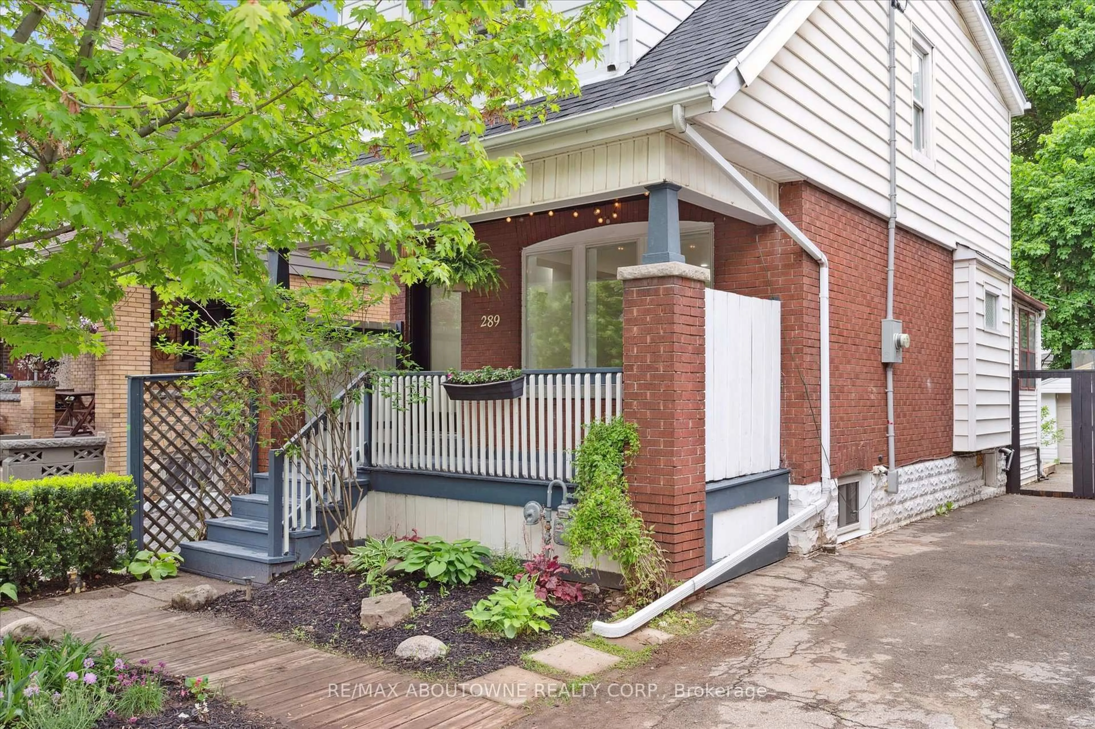 Home with brick exterior material, street for 289 Houghton Ave, Hamilton Ontario L8K 2N4
