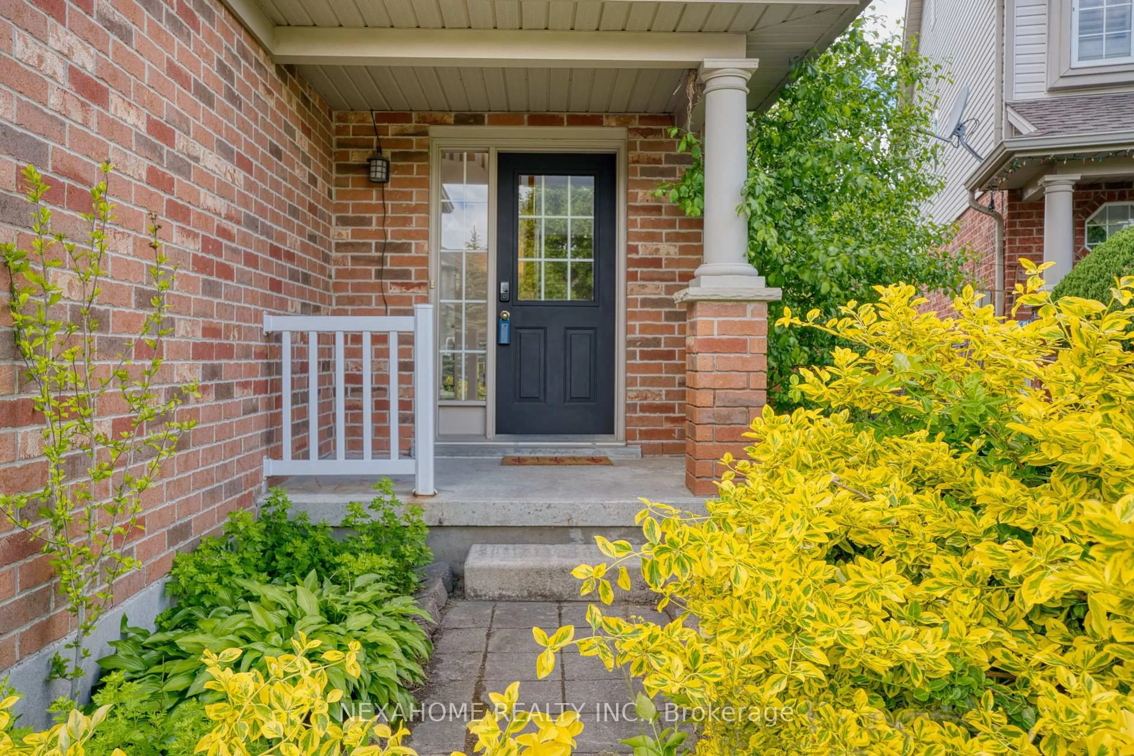 Indoor entryway for 827 Blacksmith St, London North Ontario N6H 5R5