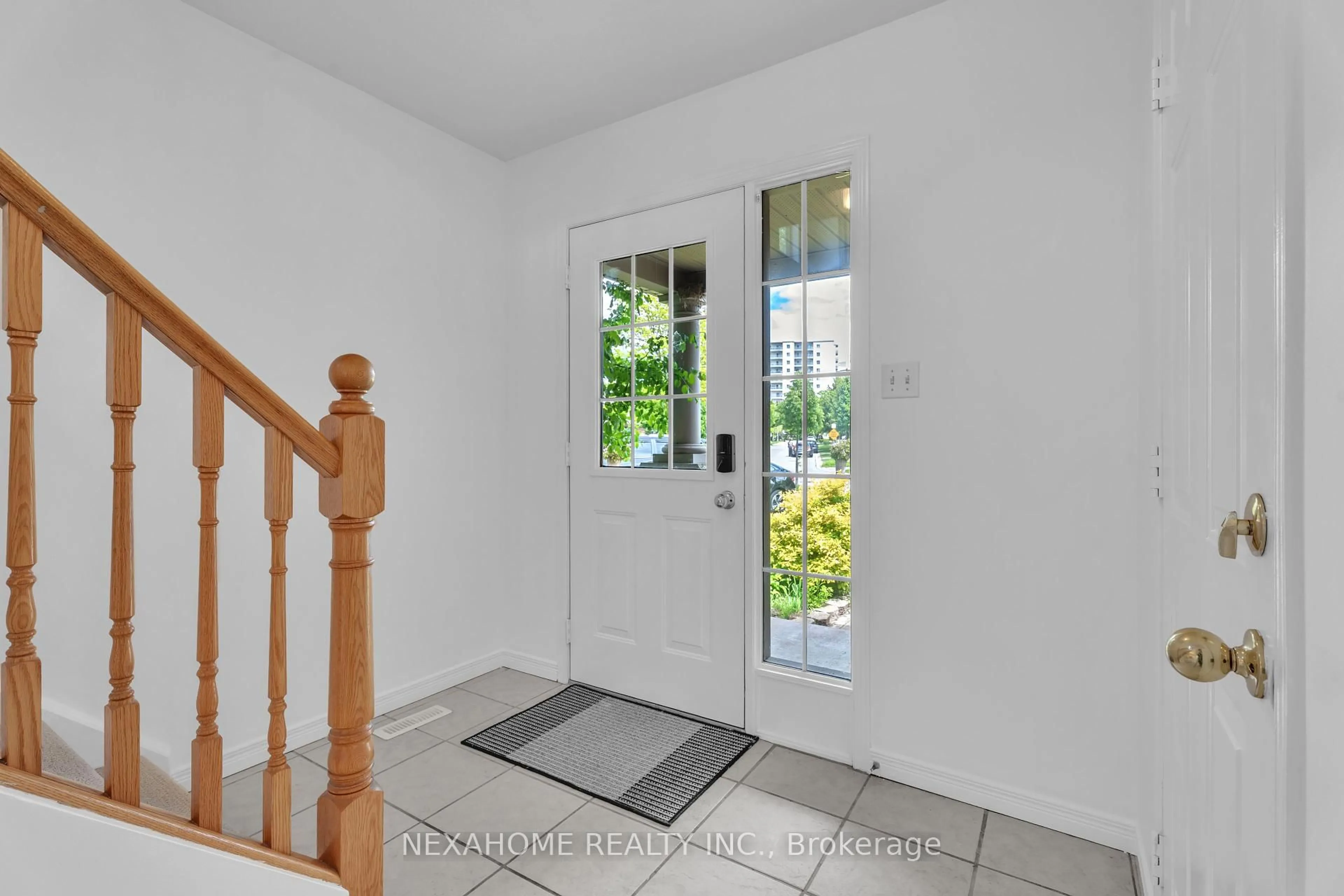 Indoor entryway for 827 Blacksmith St, London North Ontario N6H 5R5