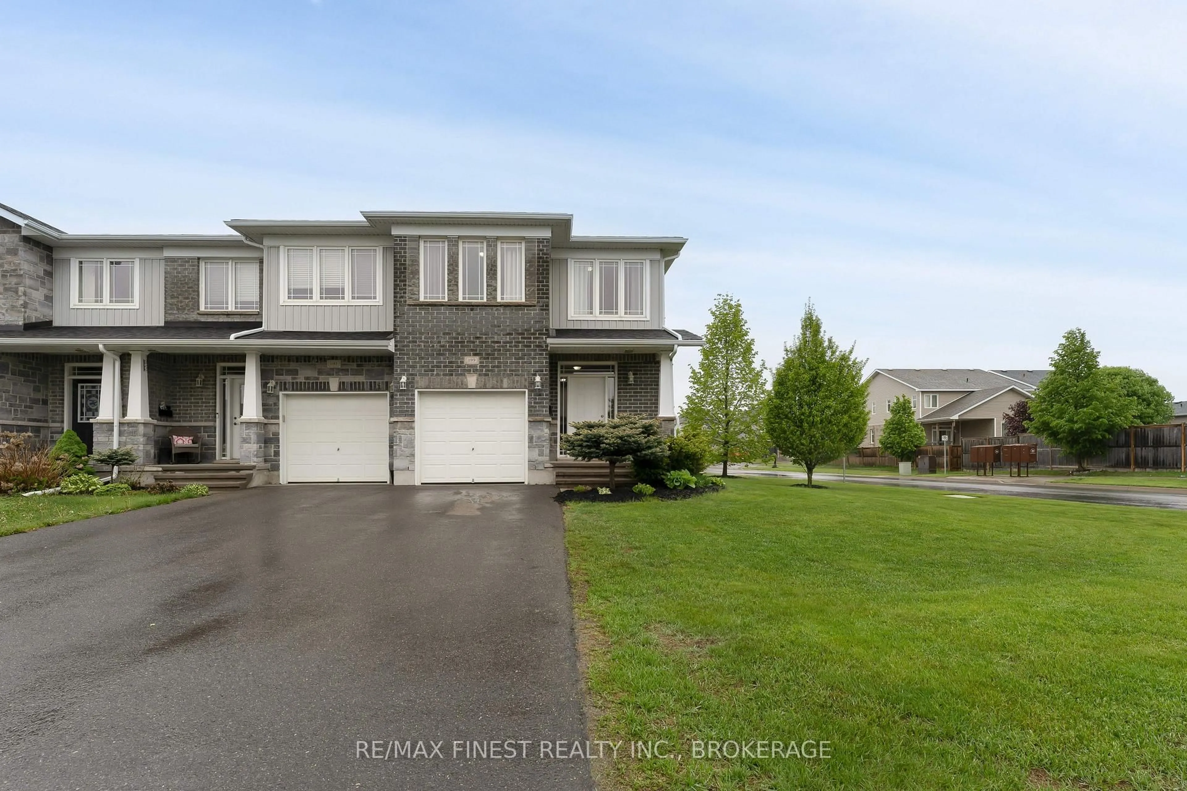 A pic from outside/outdoor area/front of a property/back of a property/a pic from drone, street for 1199 Horizon Dr, Kingston Ontario K7P 0K7