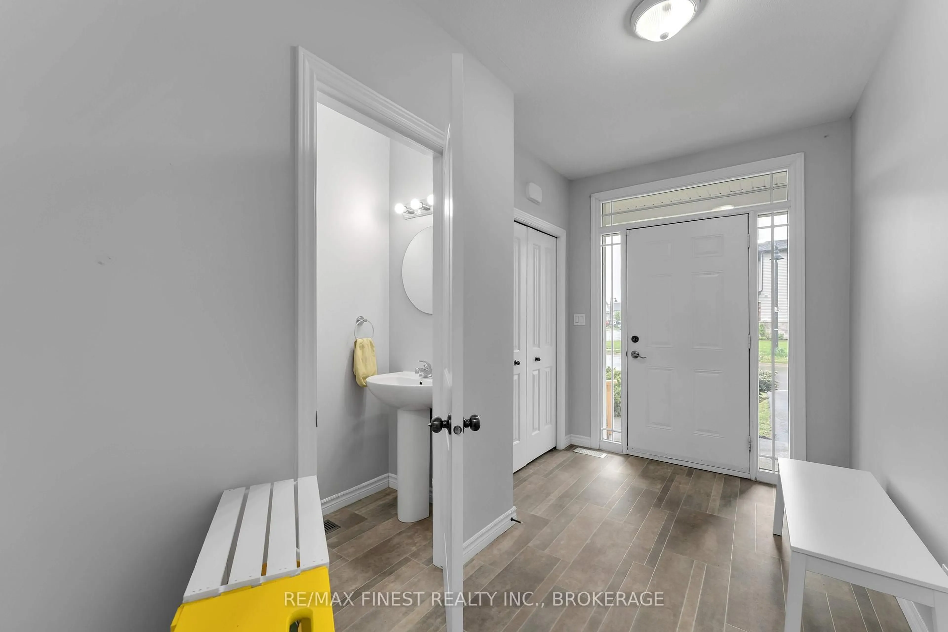 Indoor entryway for 1199 Horizon Dr, Kingston Ontario K7P 0K7