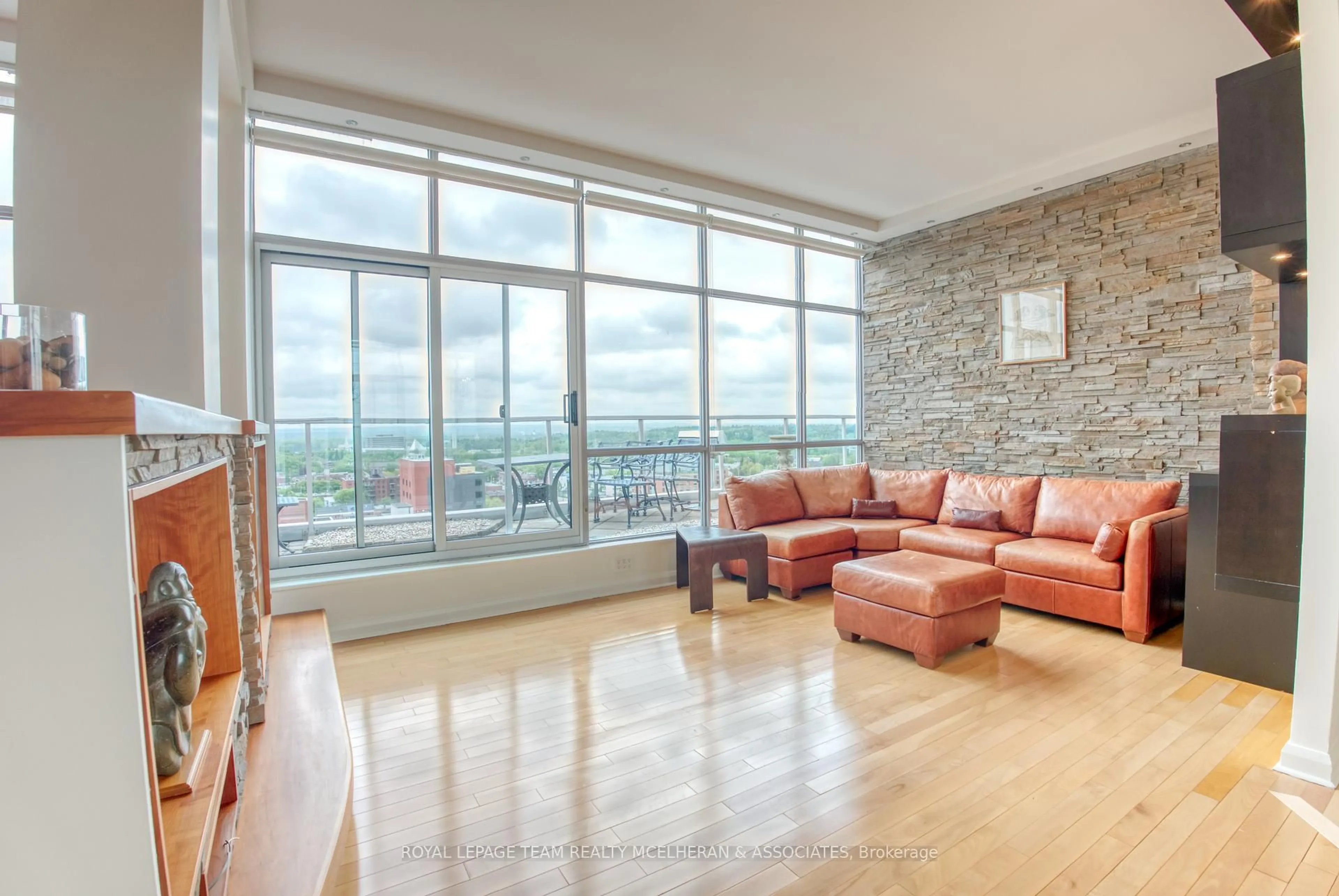 Unknown for 180 York St #1402, Ottawa Ontario K1N 1J6