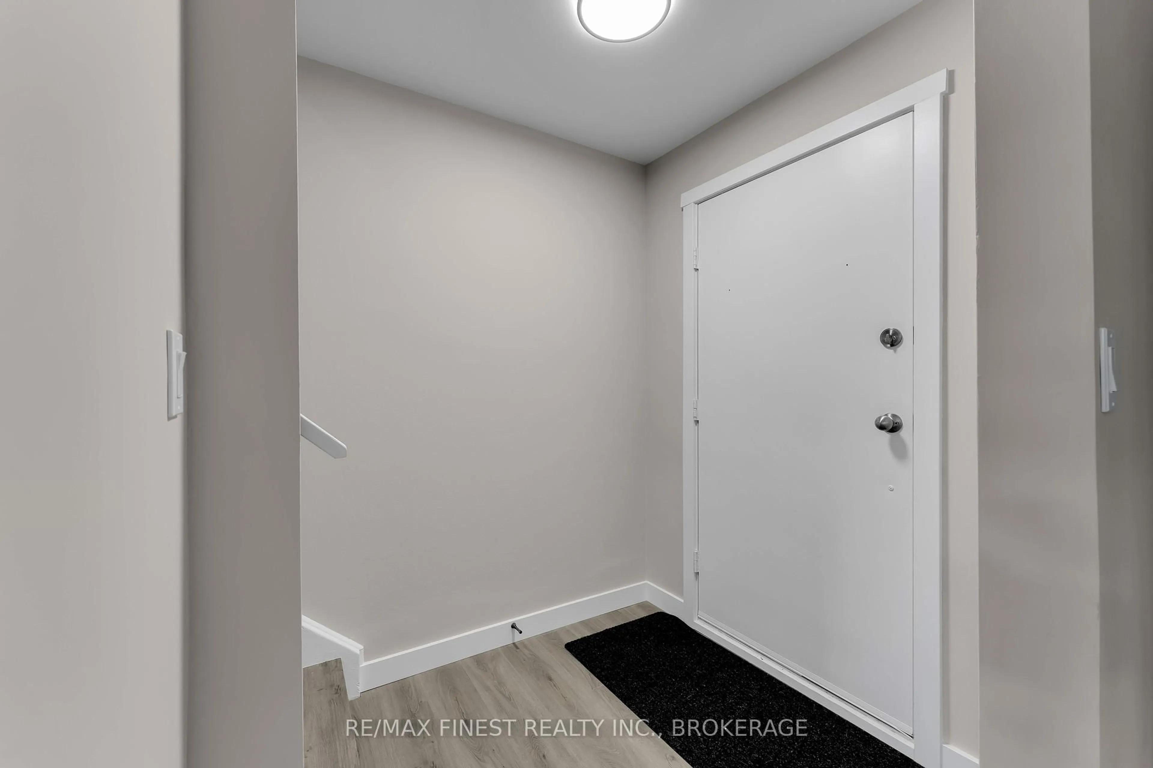 Indoor entryway for 53 Winchester Dr #27, Greater Napanee Ontario K7R 3P9