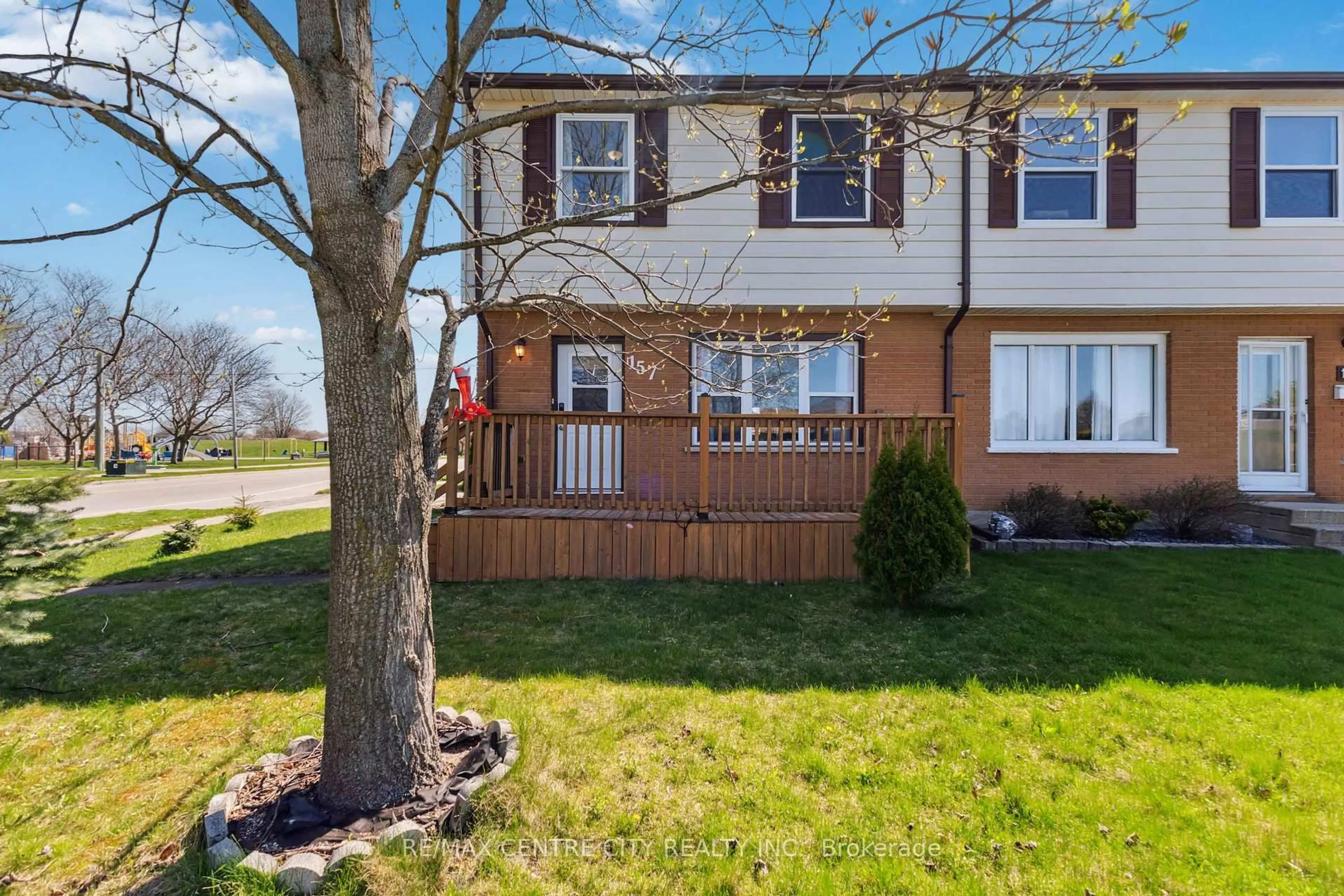 Patio, street for 157 Highview Dr, St. Thomas Ontario N5R 5N3