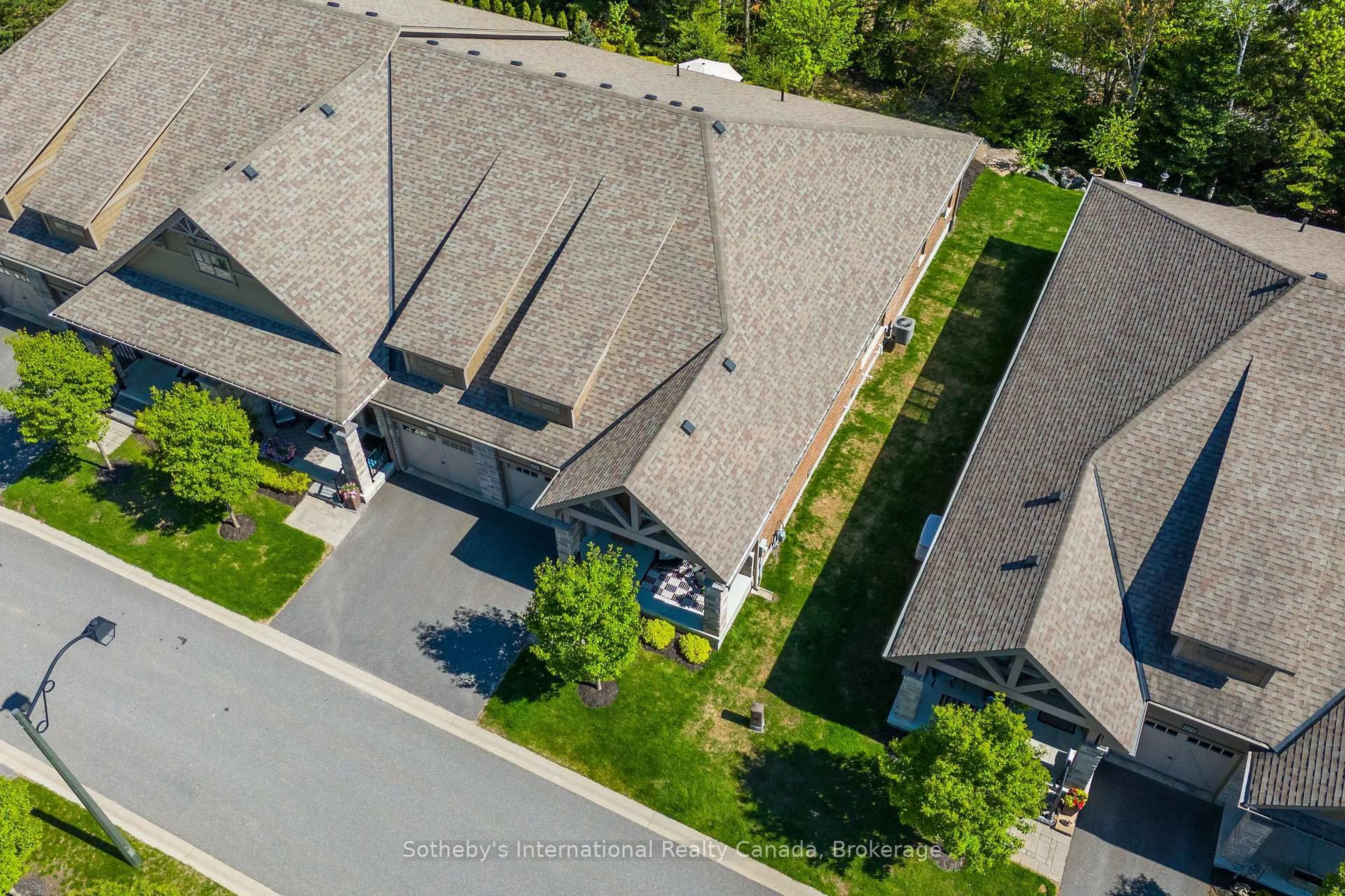 A pic from outside/outdoor area/front of a property/back of a property/a pic from drone, street for 30 Serenity Place Cres, Huntsville Ontario P1H 0C4