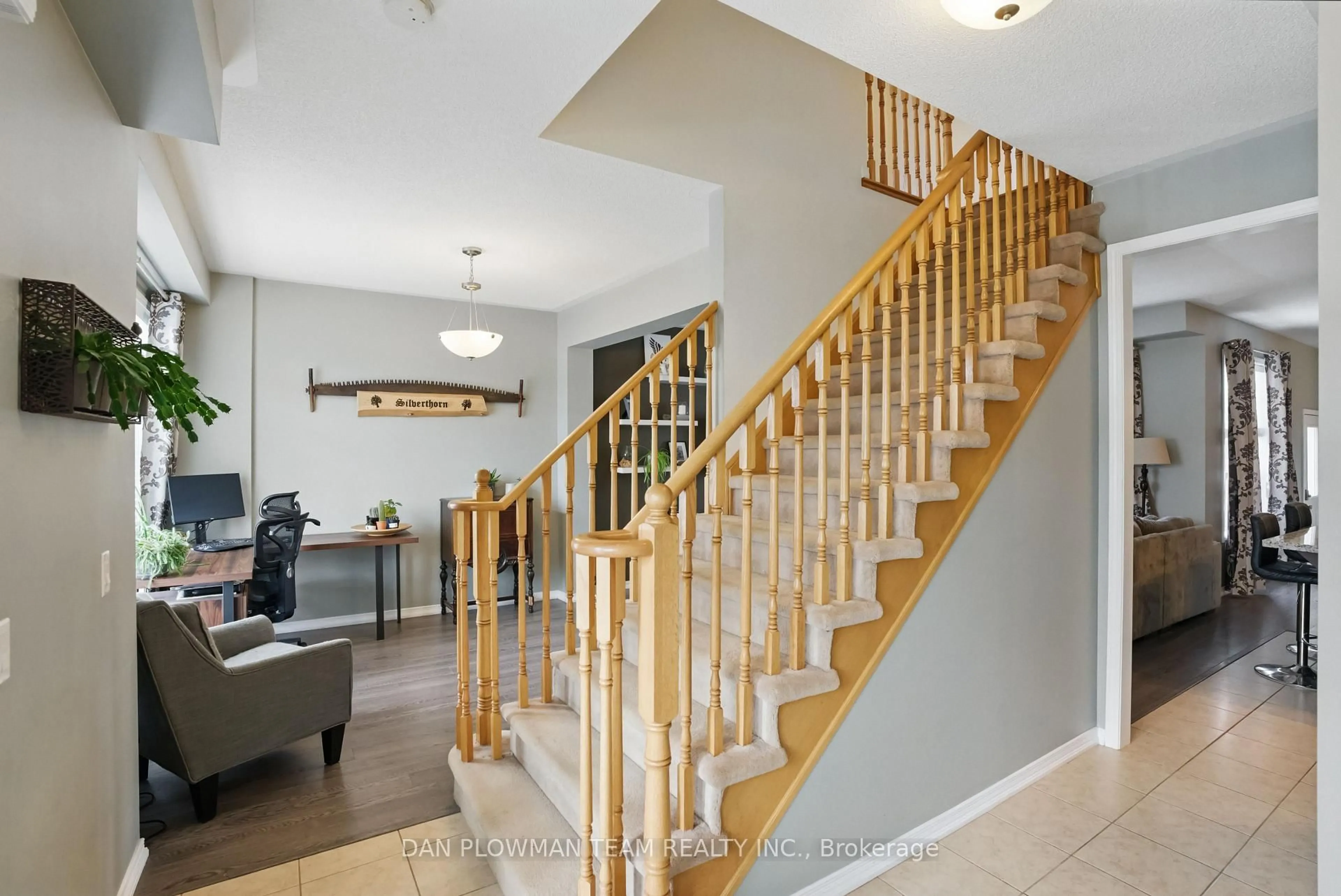Indoor foyer for 764 Carlisle St, Cobourg Ontario K9A 0C6