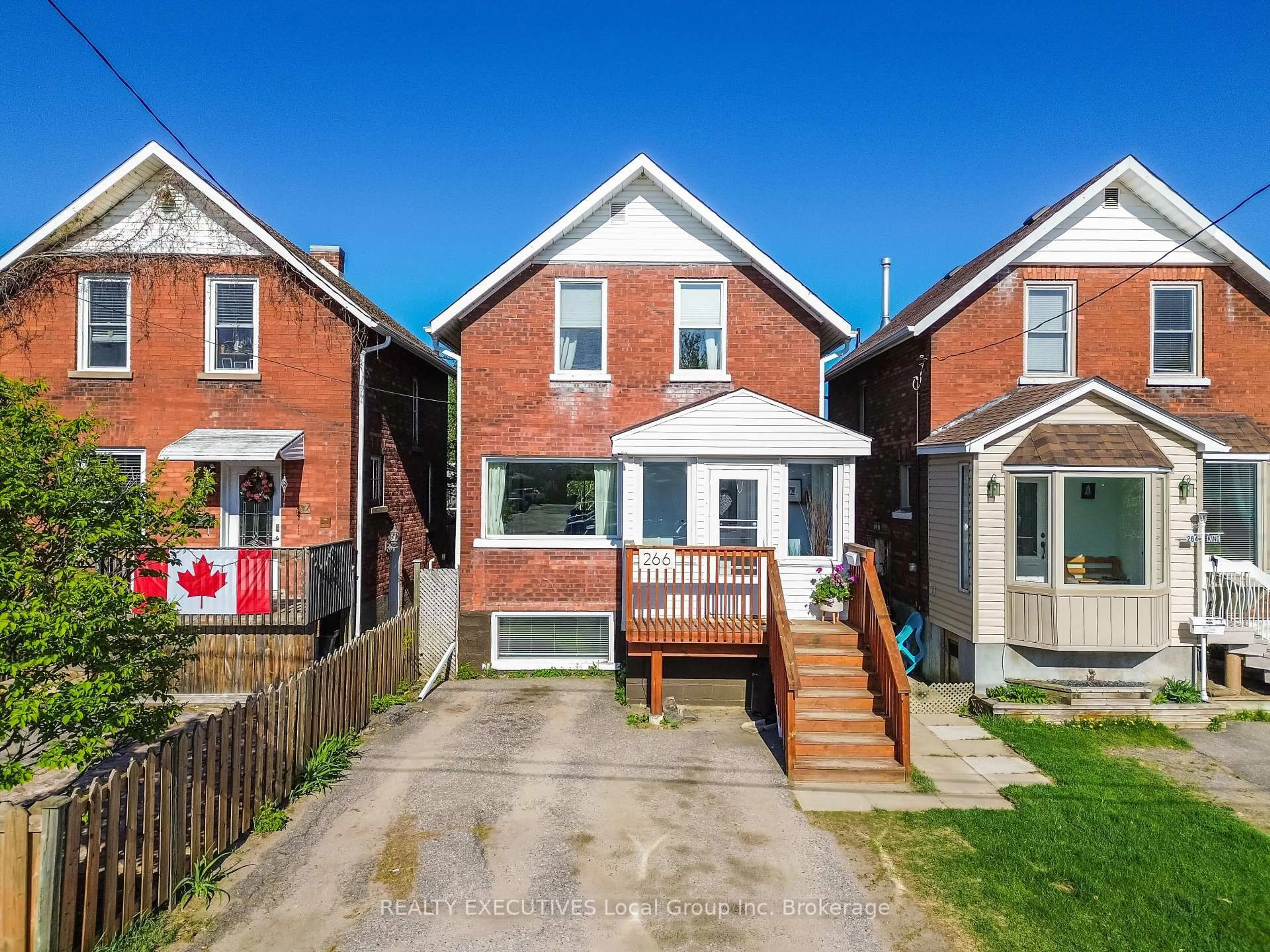 Home with brick exterior material, street for 266 King St, North Bay Ontario P1B 5Z8