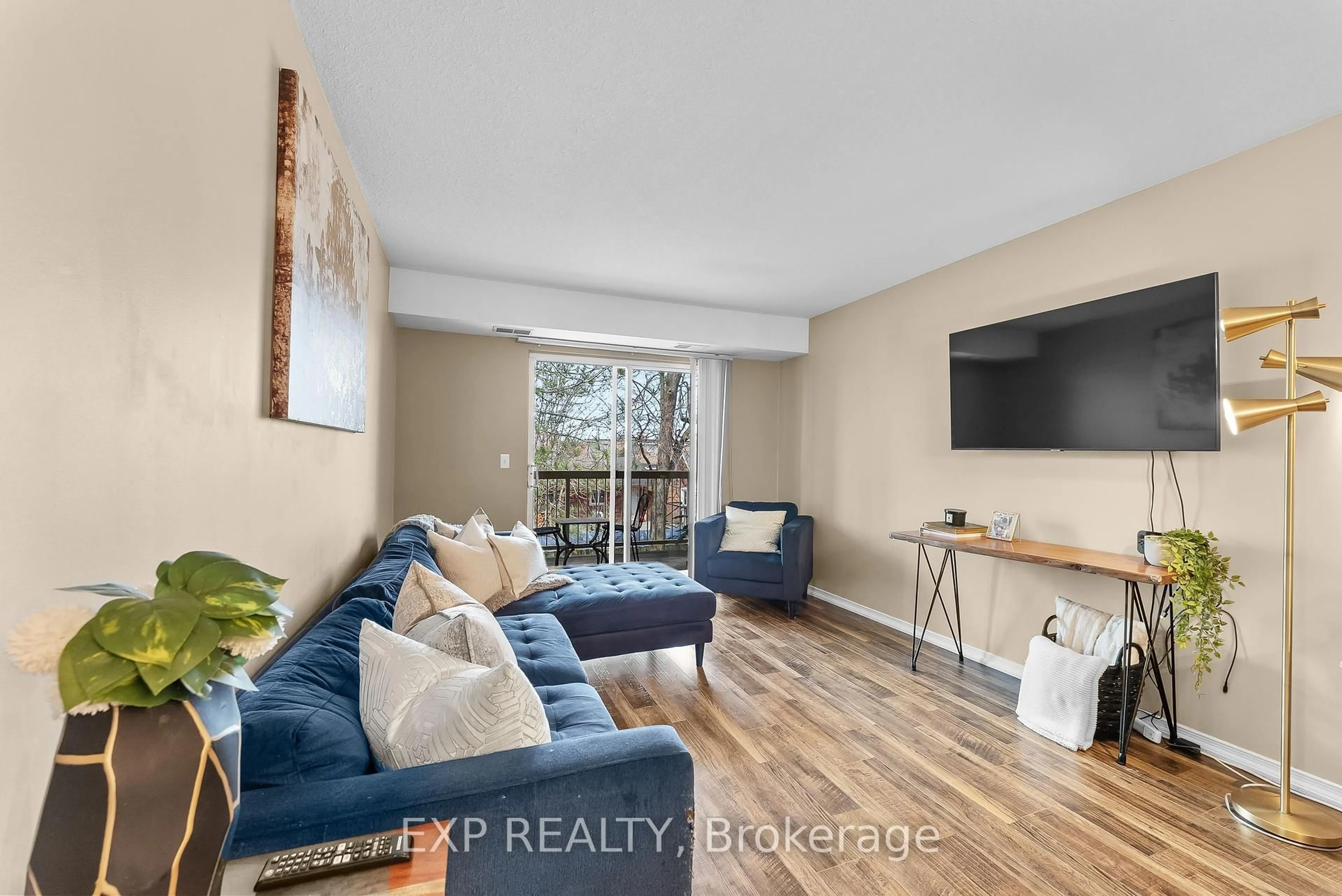 Living room with furniture, wood/laminate floor for 117 Willson Rd #12, Welland Ontario L3C 2T4