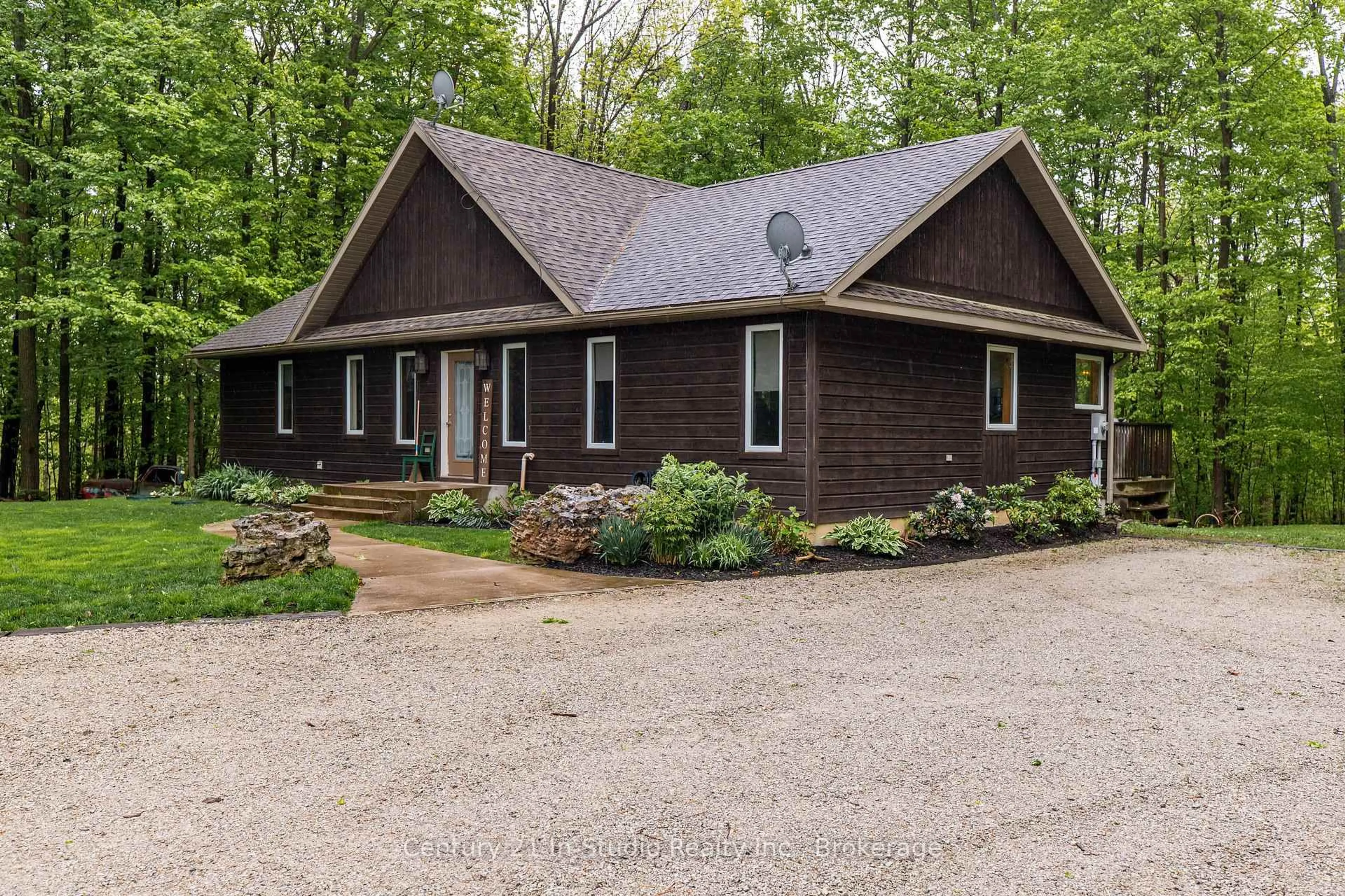 Home with vinyl exterior material, unknown for 019249 6 Highway, Georgian Bluffs Ontario N0H 2T0