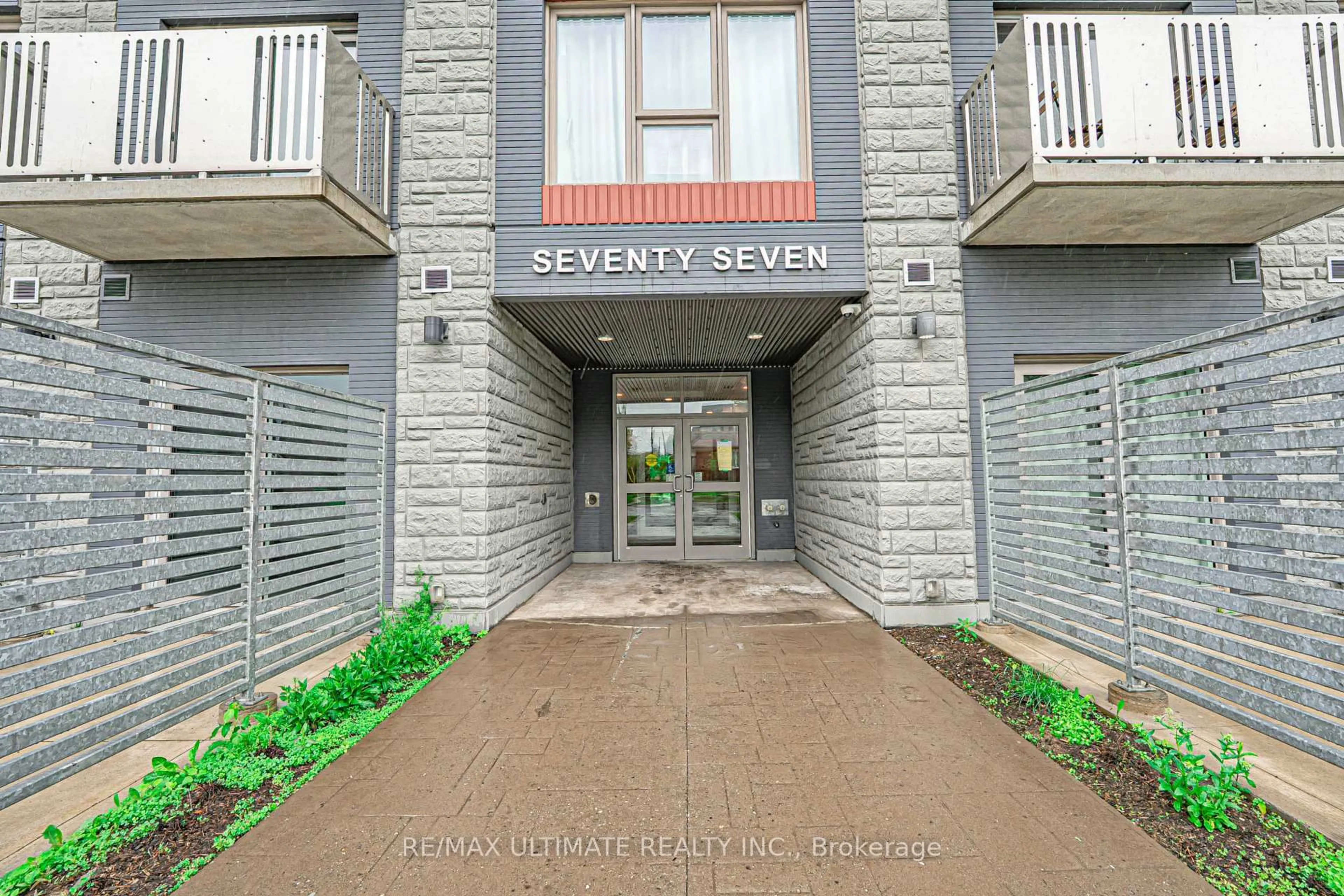 Indoor entryway for 77 Leland St #401, Hamilton Ontario L8S 3A1