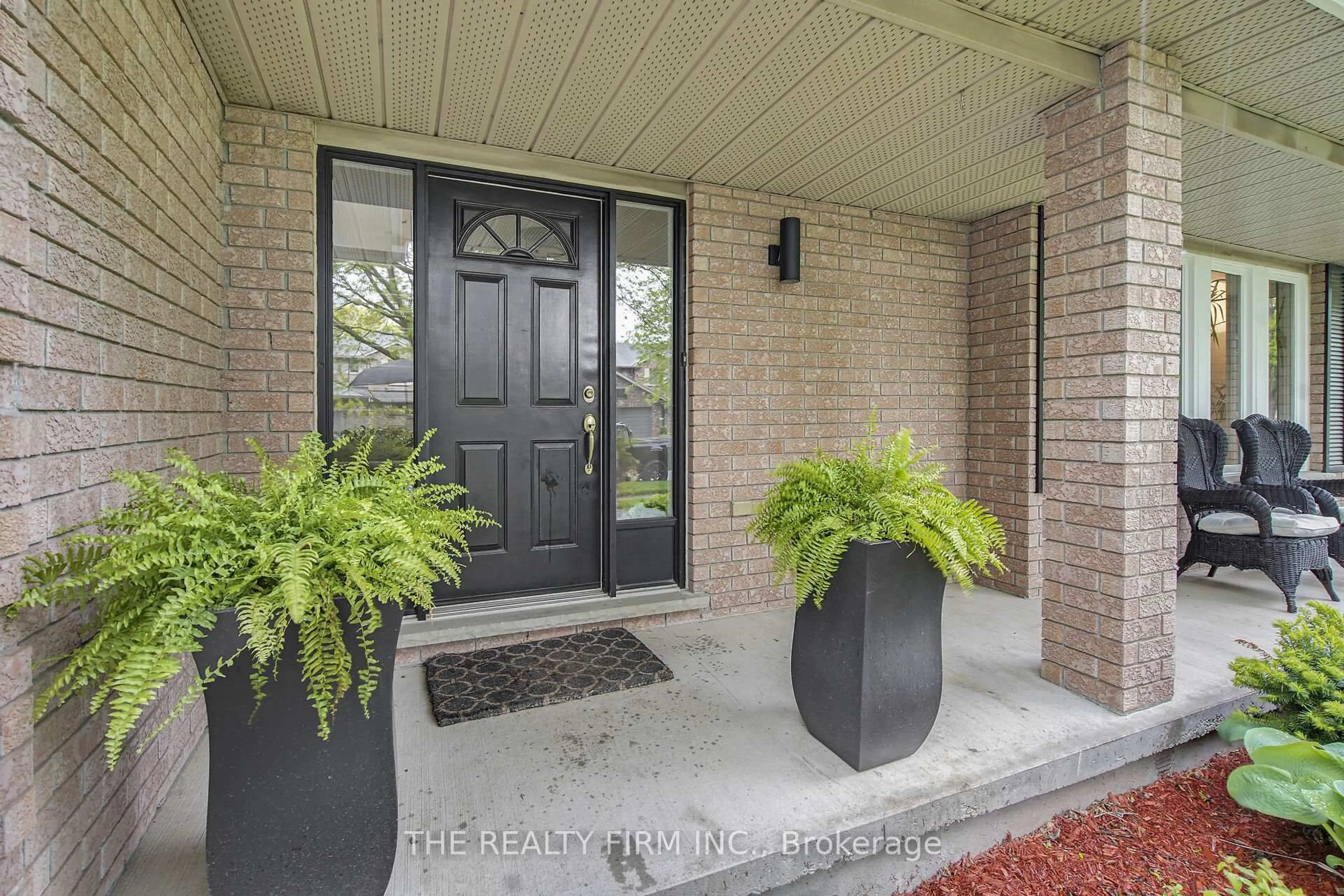 Indoor entryway for 47 Nanette Dr, London North Ontario N5X 3L2