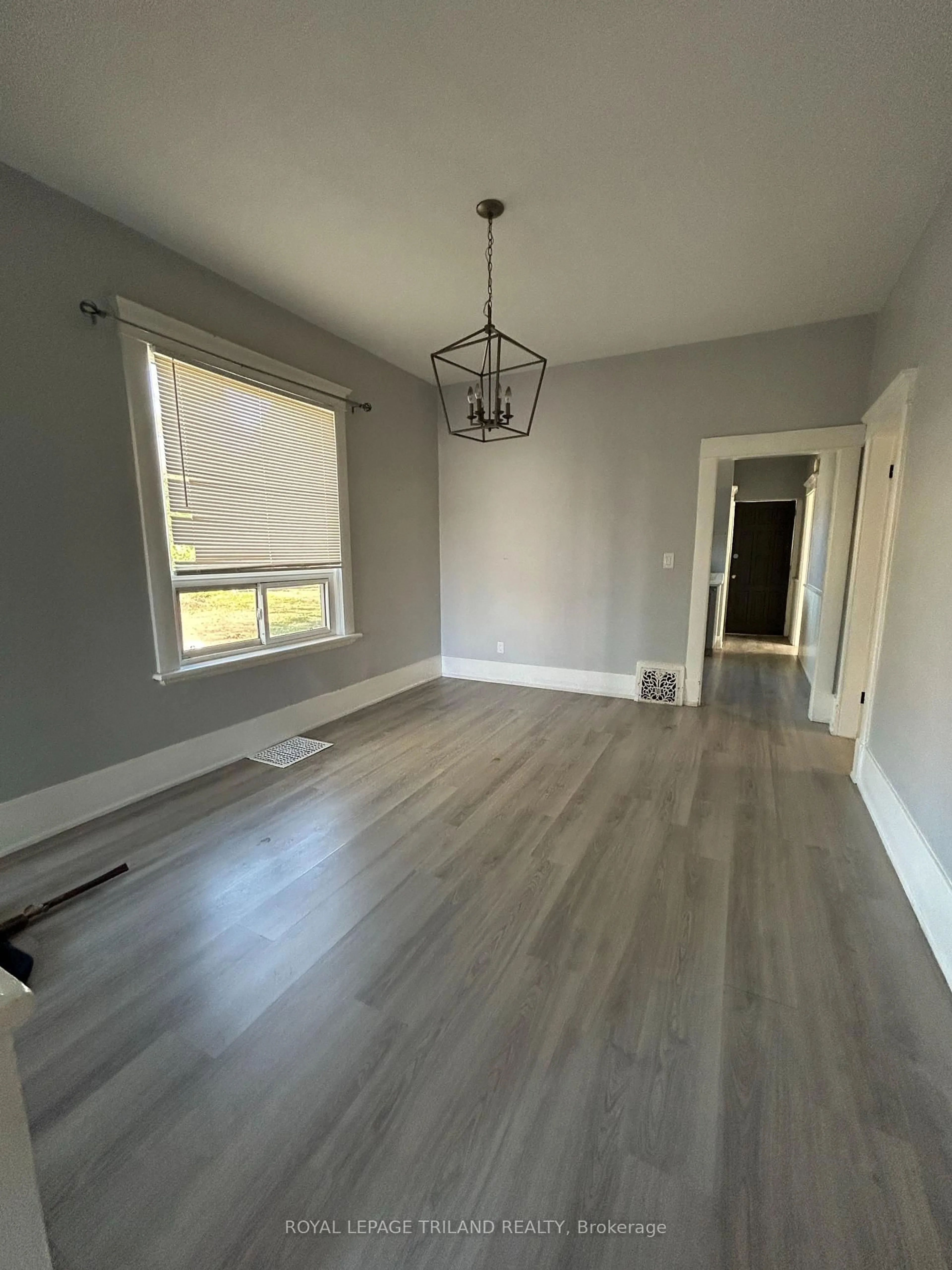 A pic of a room for 633 Hamilton Rd, London East Ontario N5Z 1T1