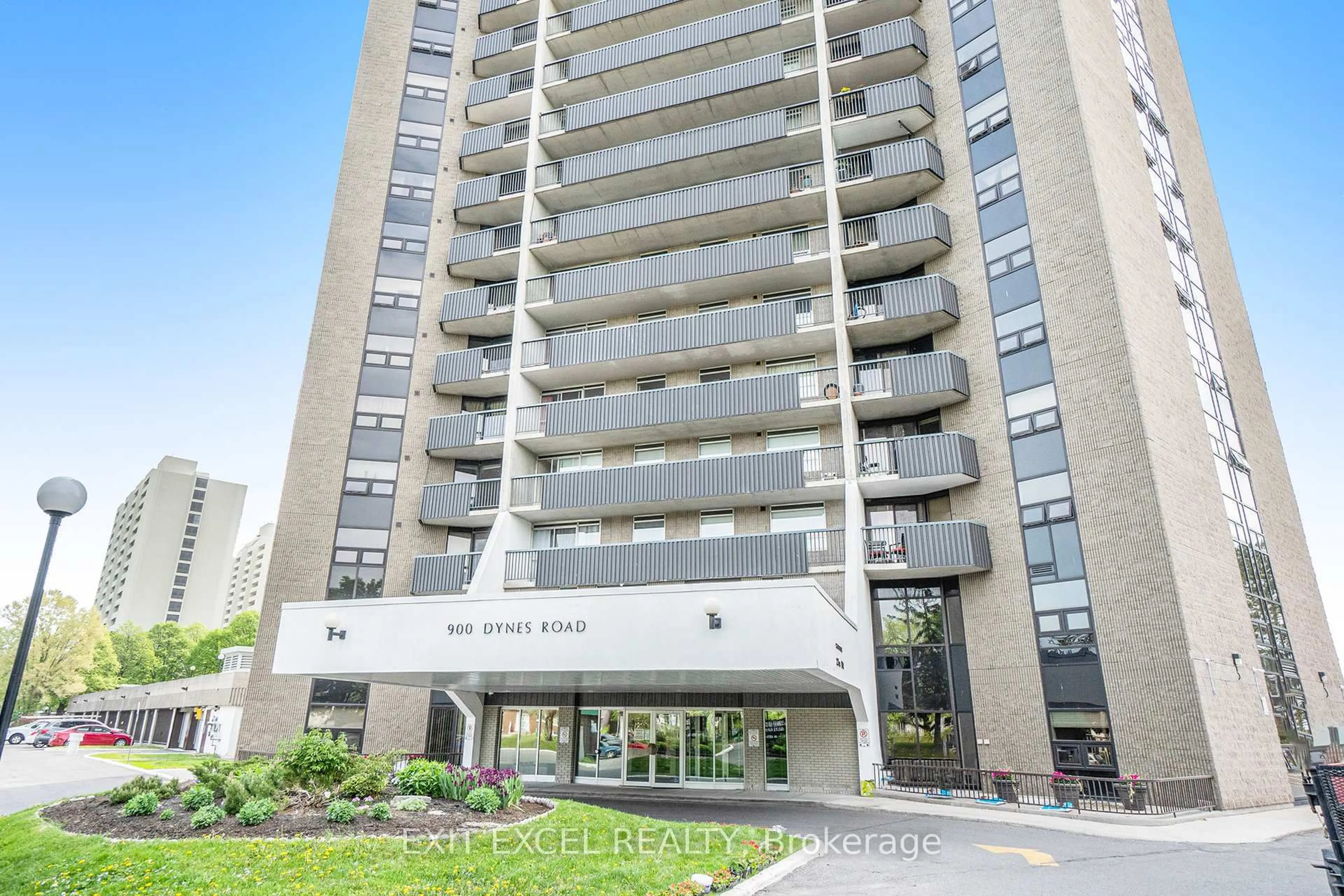 Indoor foyer for 900 Dynes Rd #804, Ottawa Ontario K2C 3L6