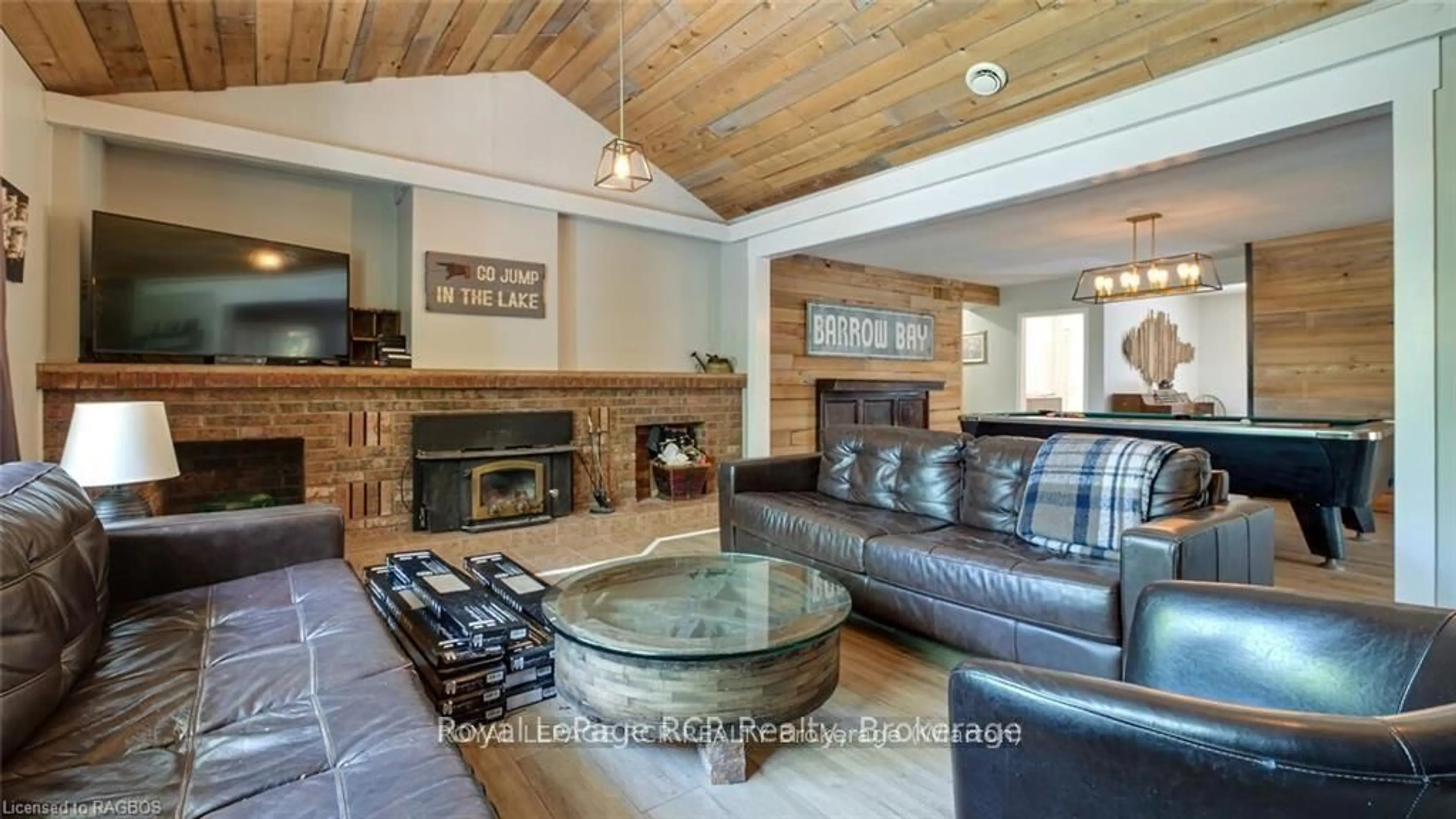 Living room with furniture, wood/laminate floor for 72 SOUTH SHORE Rd, Northern Bruce Peninsula Ontario N0H 1W0
