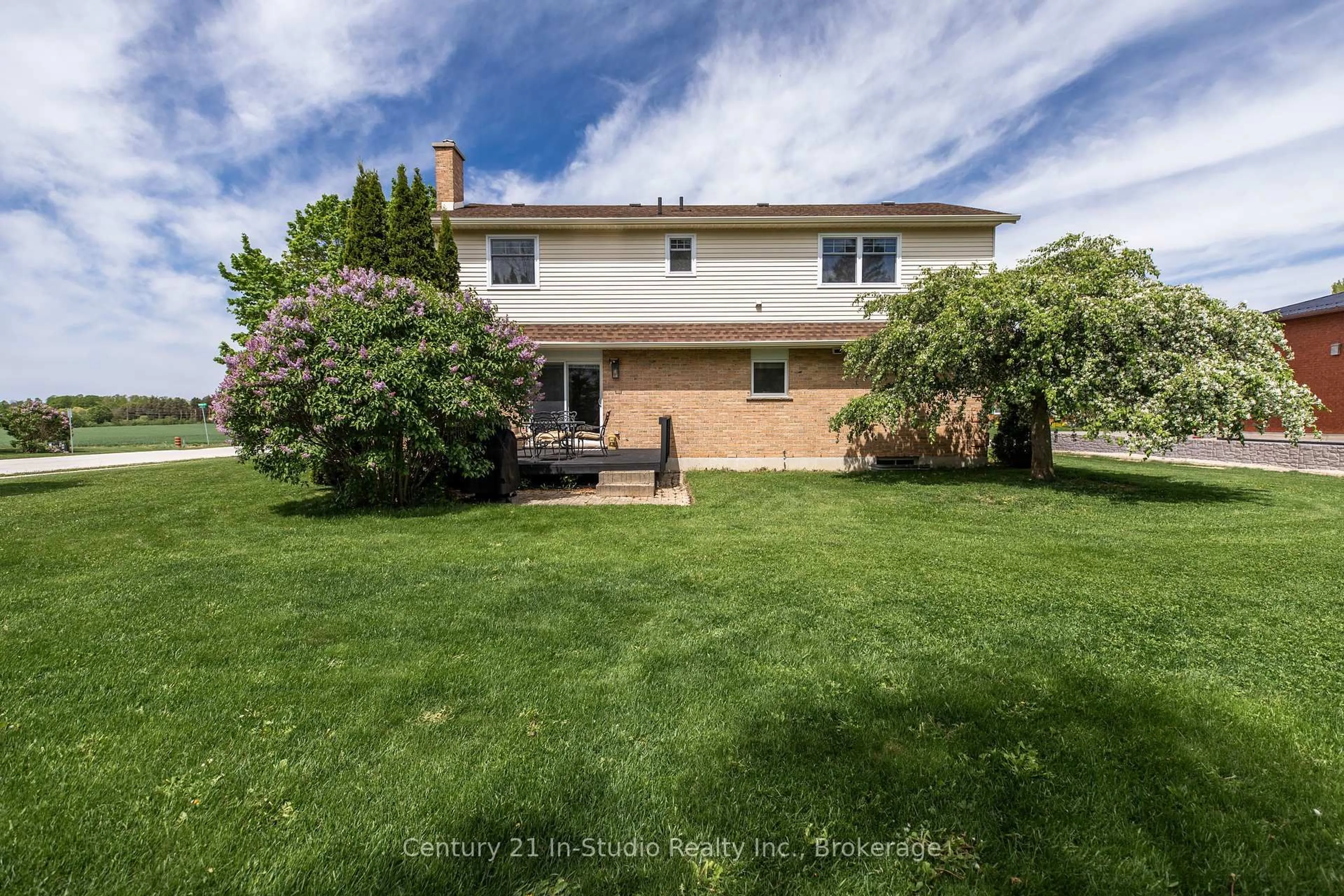 A pic from outside/outdoor area/front of a property/back of a property/a pic from drone, street for 20 Smith St, Kincardine Ontario N0G 2T0