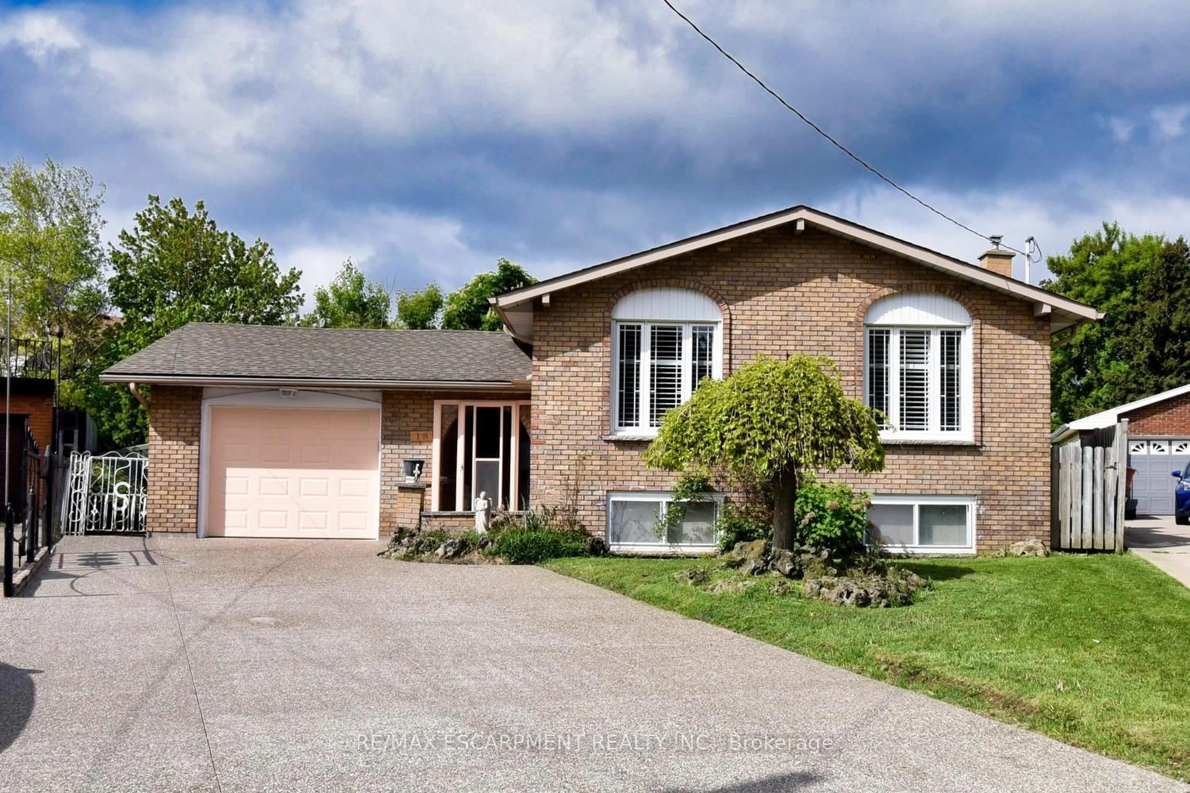 Home with brick exterior material, street for 18 Villa Crt, Hamilton Ontario L8W 1M2