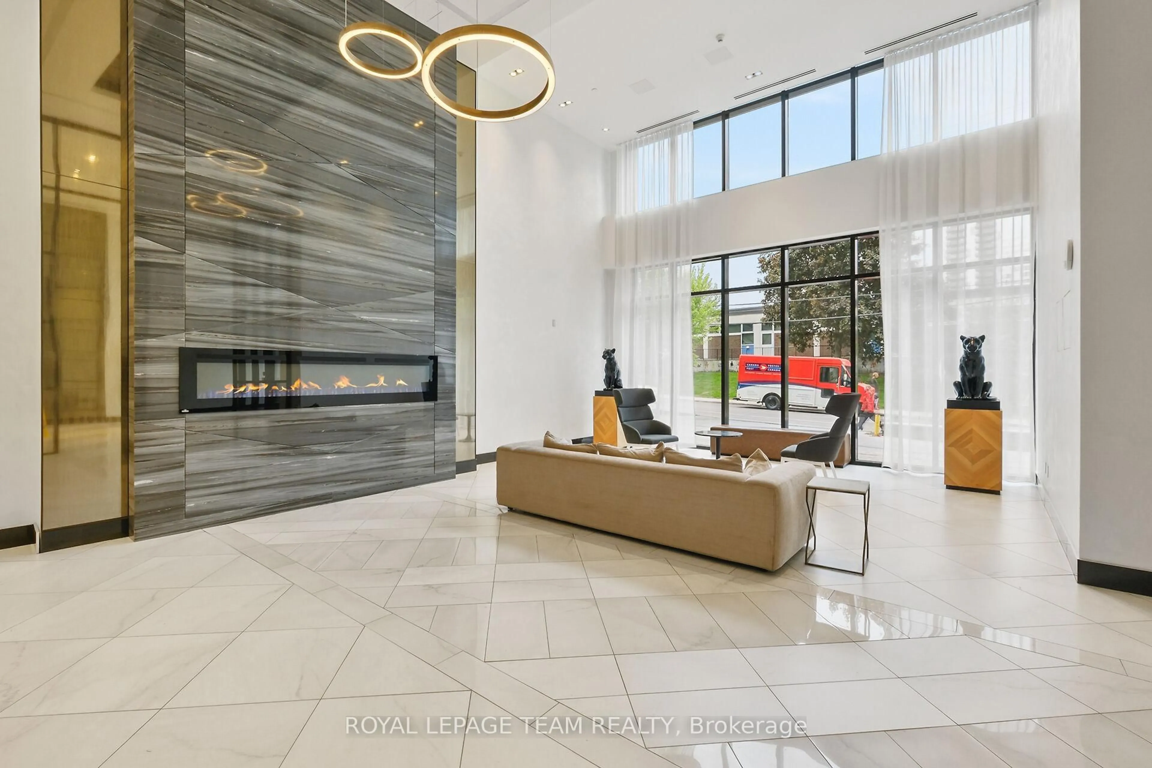 Lobby for 255 Bay St #909, Ottawa Ontario K1R 0C5