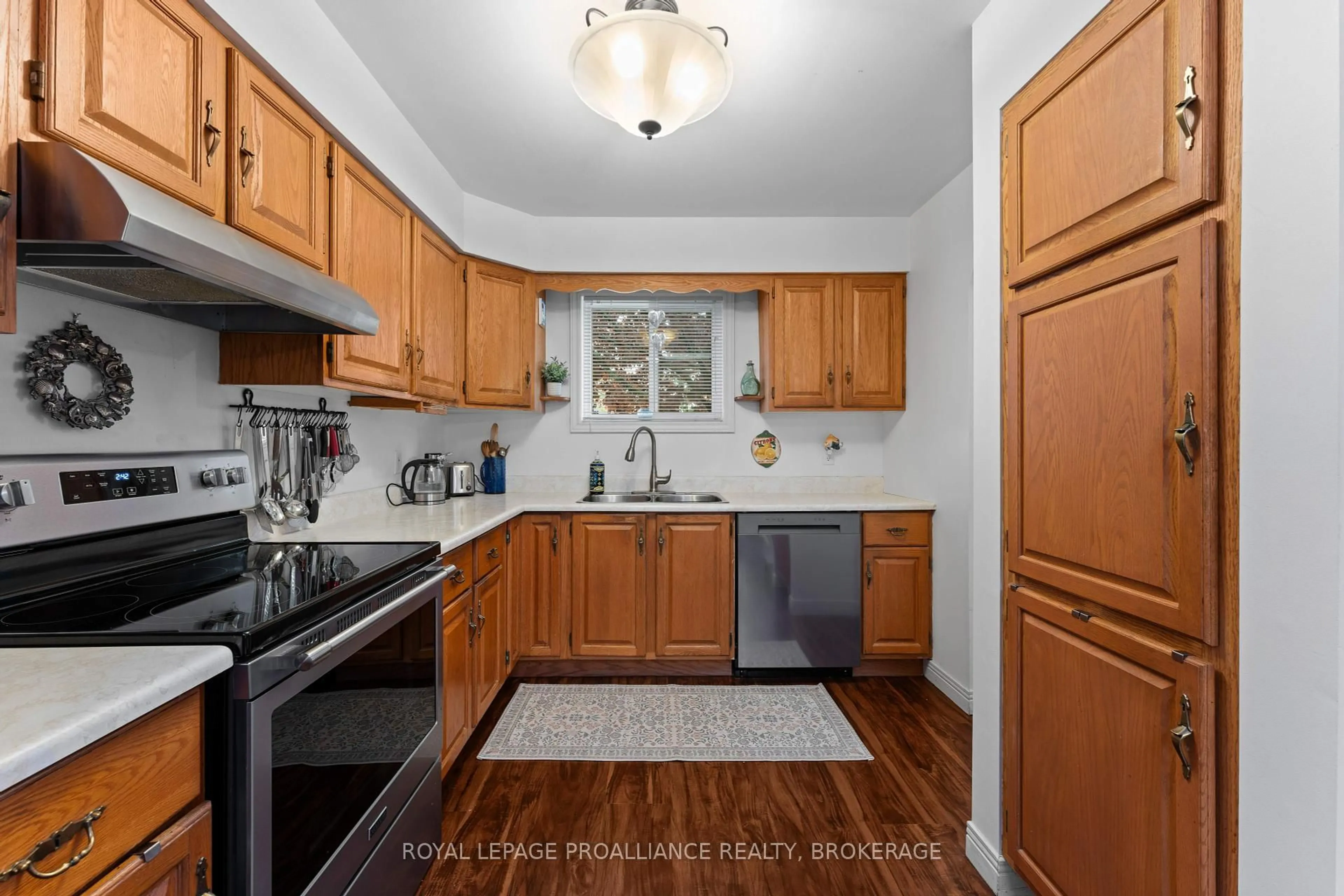 Standard kitchen, unknown for 103 Elmwood Dr, Gananoque Ontario K7G 3A5