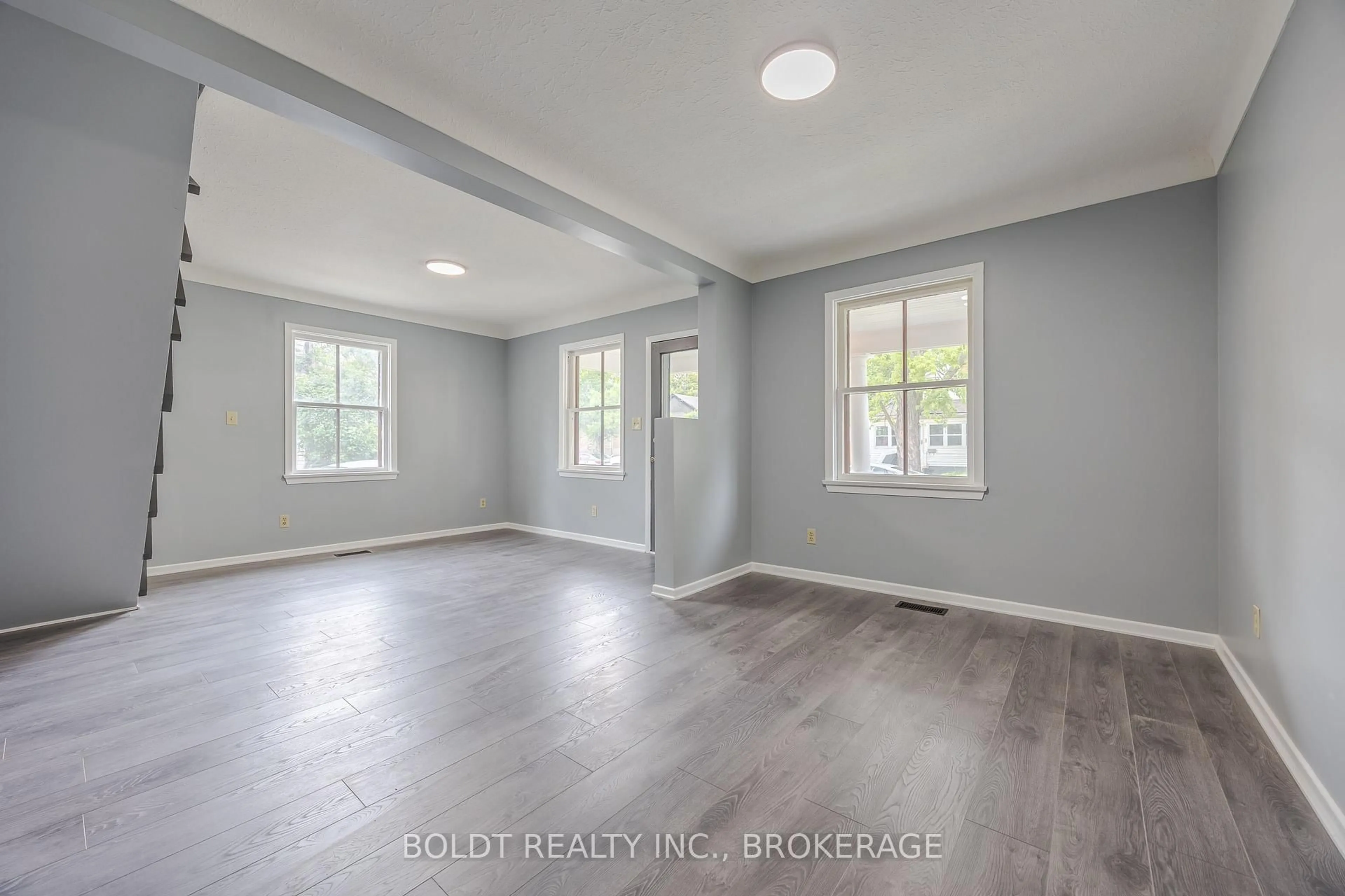 A pic of a room for 120 Page St, St. Catharines Ontario L2R 4A9