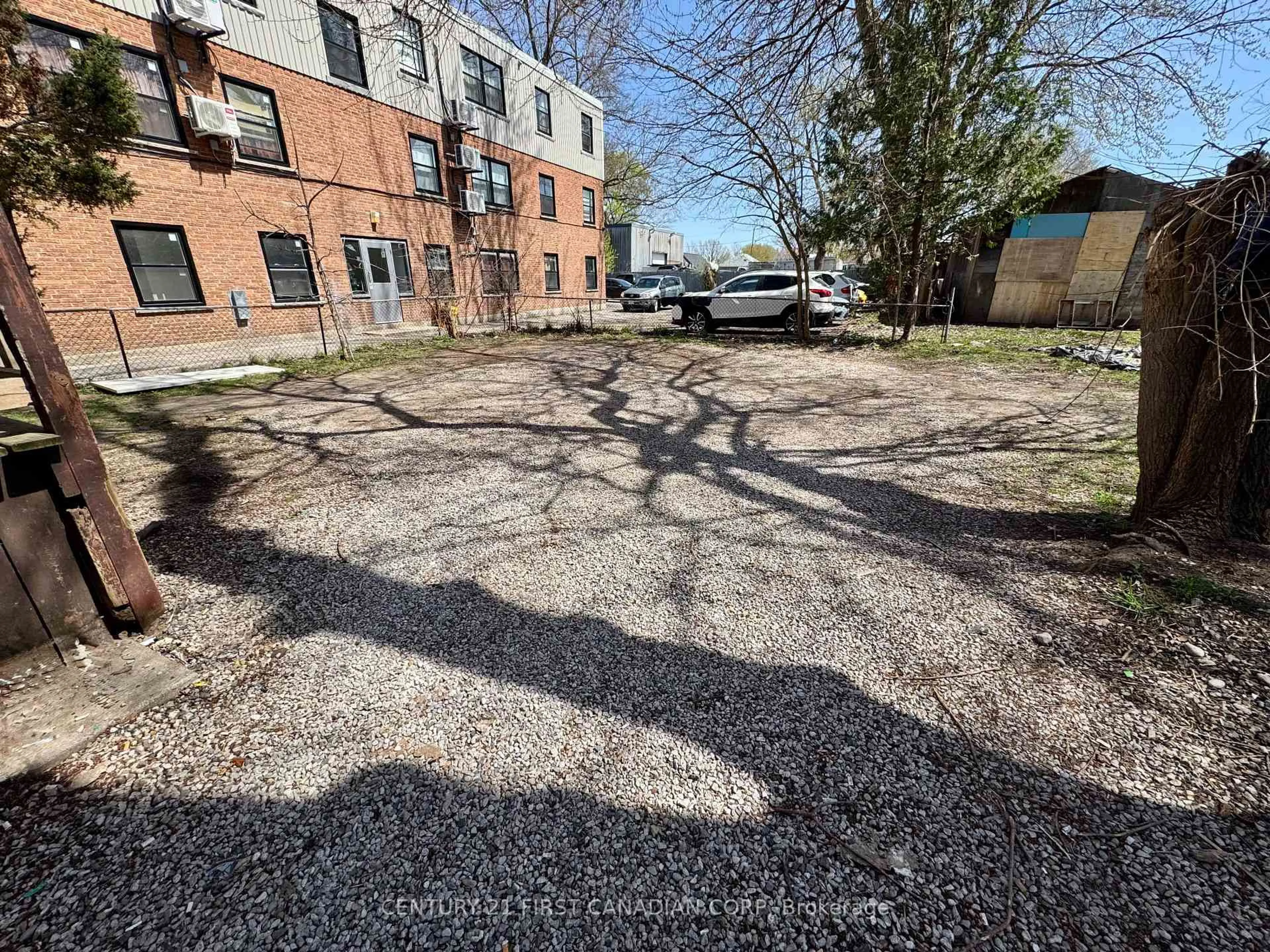 A pic from outside/outdoor area/front of a property/back of a property/a pic from drone, street for 302 Egerton St, London East Ontario N5Z 2G7