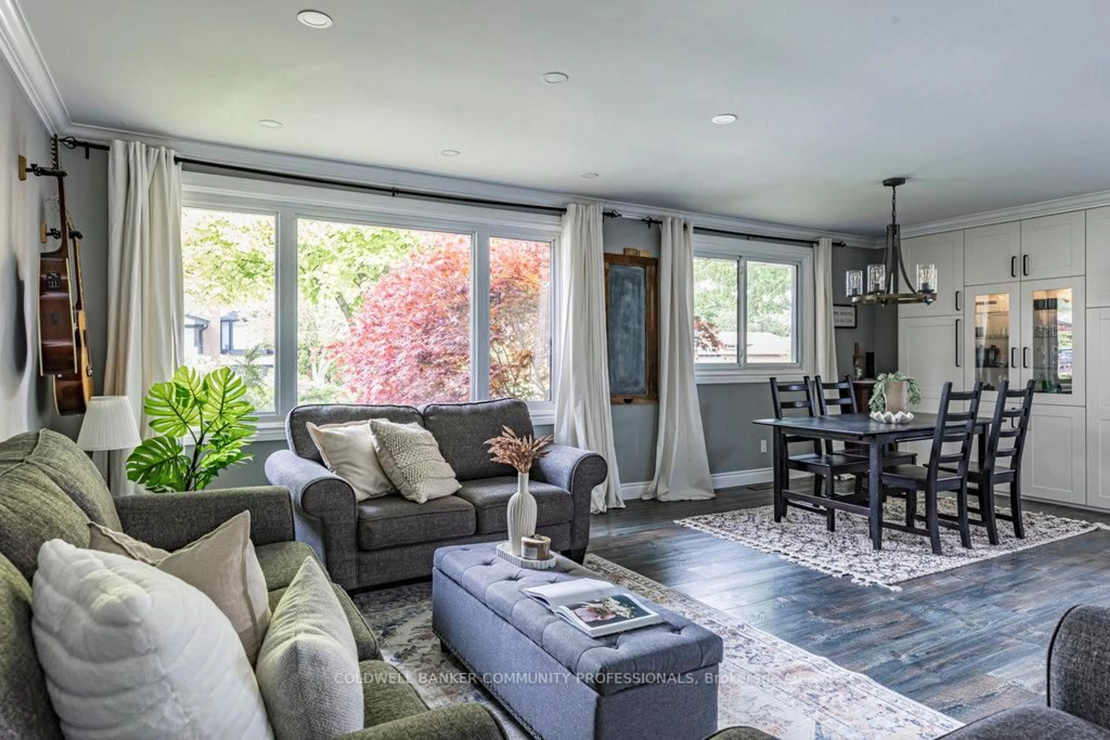 Living room with furniture, unknown for 75 Mountbatten Dr, Hamilton Ontario L9C 3V6