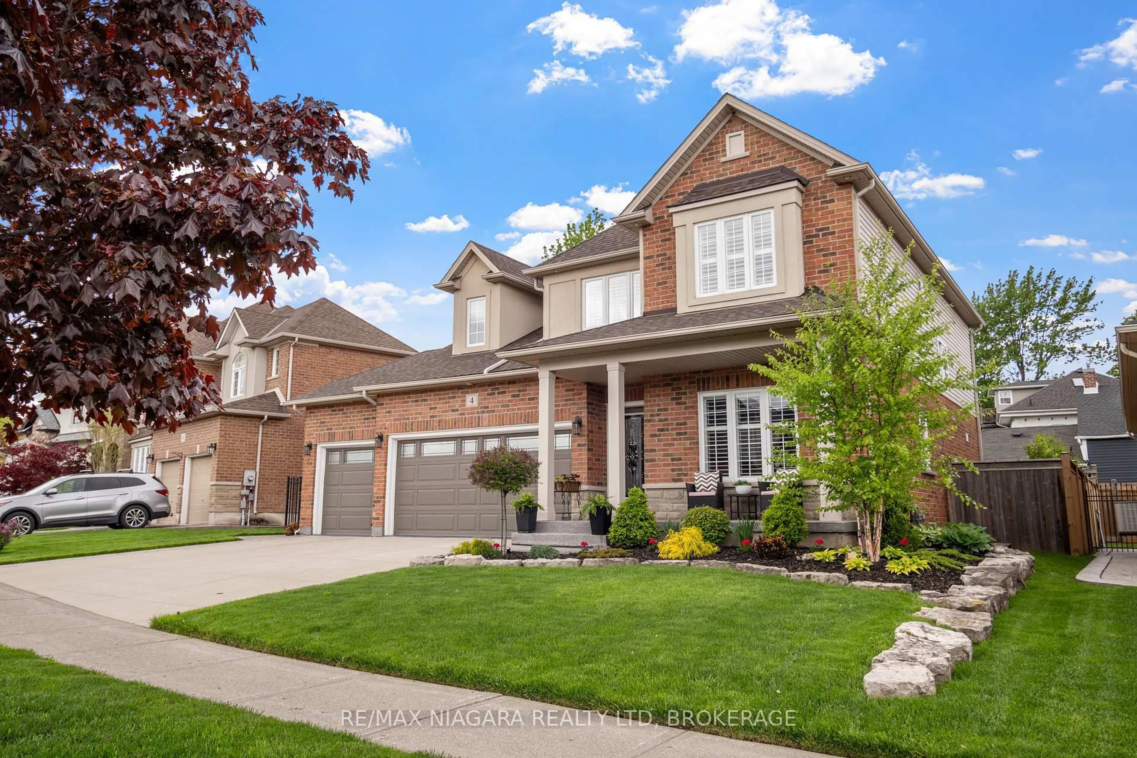 Home with brick exterior material, street for 4 Golf Woods Dr, Grimsby Ontario L3M 5P5