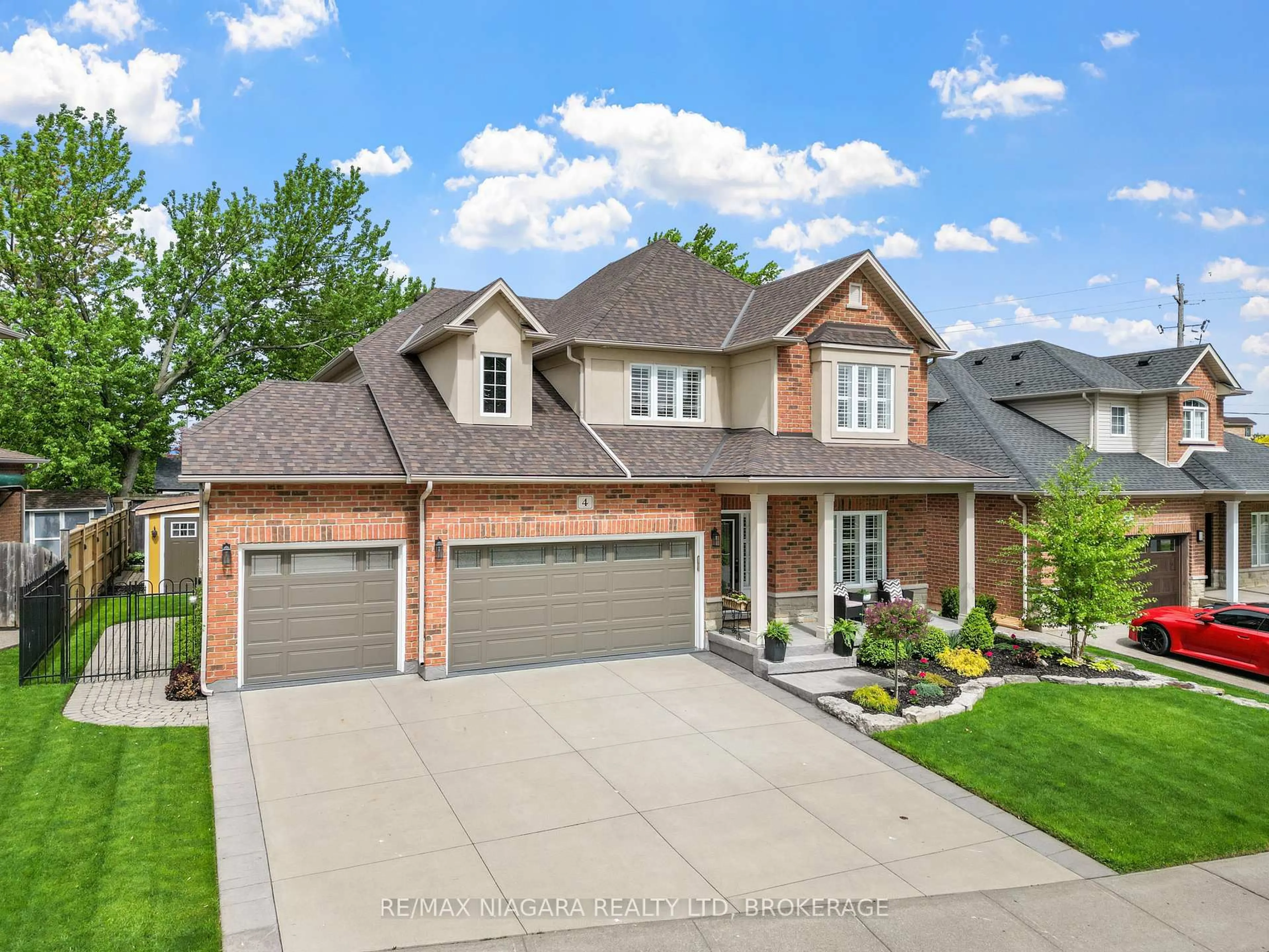 Home with brick exterior material, street for 4 Golf Woods Dr, Grimsby Ontario L3M 5P5