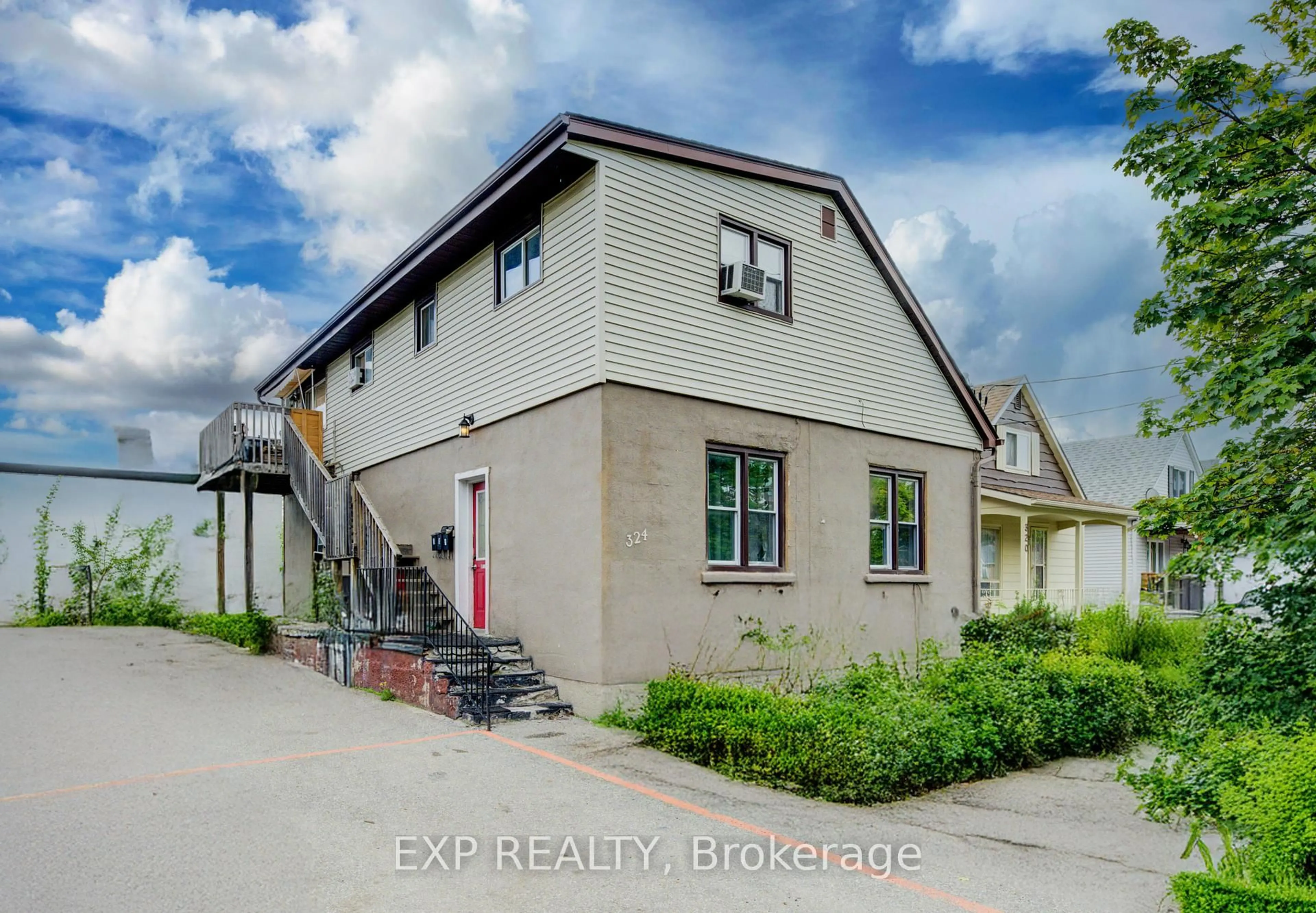 A pic from outside/outdoor area/front of a property/back of a property/a pic from drone, building for 324 Maple Ave, Kitchener Ontario N2H 4X1