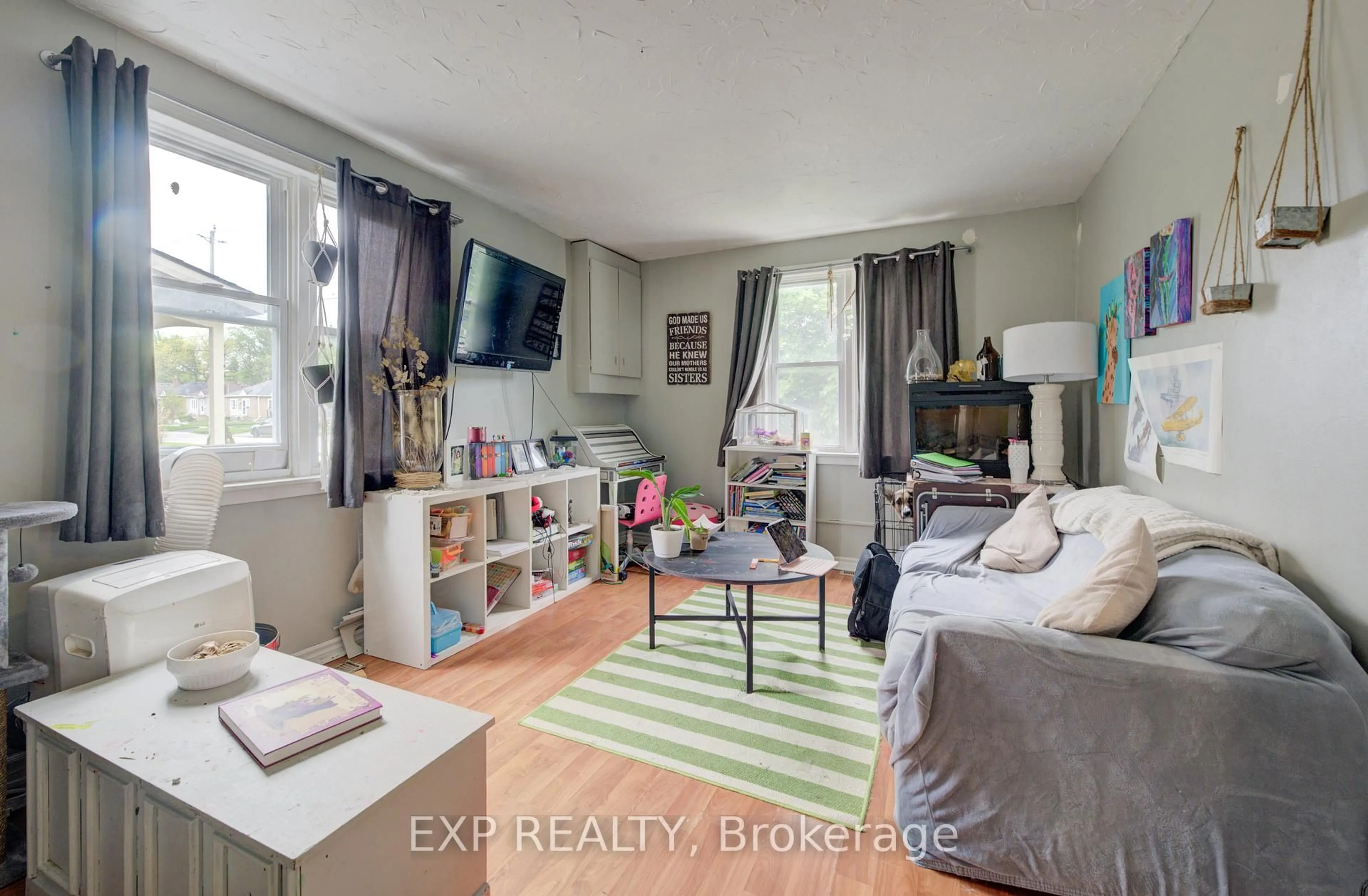 A pic of a room for 324 Maple Ave, Kitchener Ontario N2H 4X1
