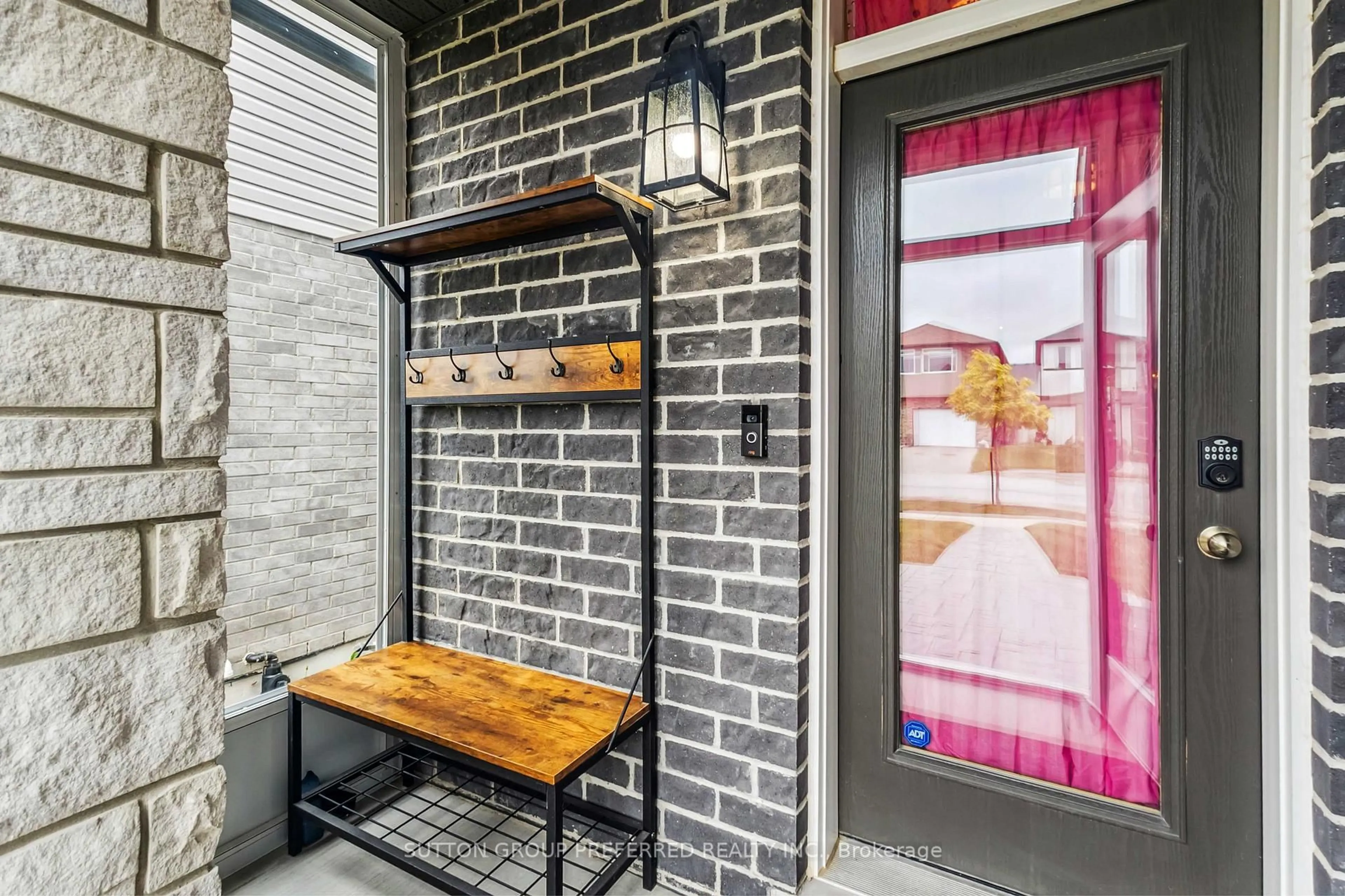 Indoor entryway for 1852 Foxridge Cres, London North Ontario N6G 0L7