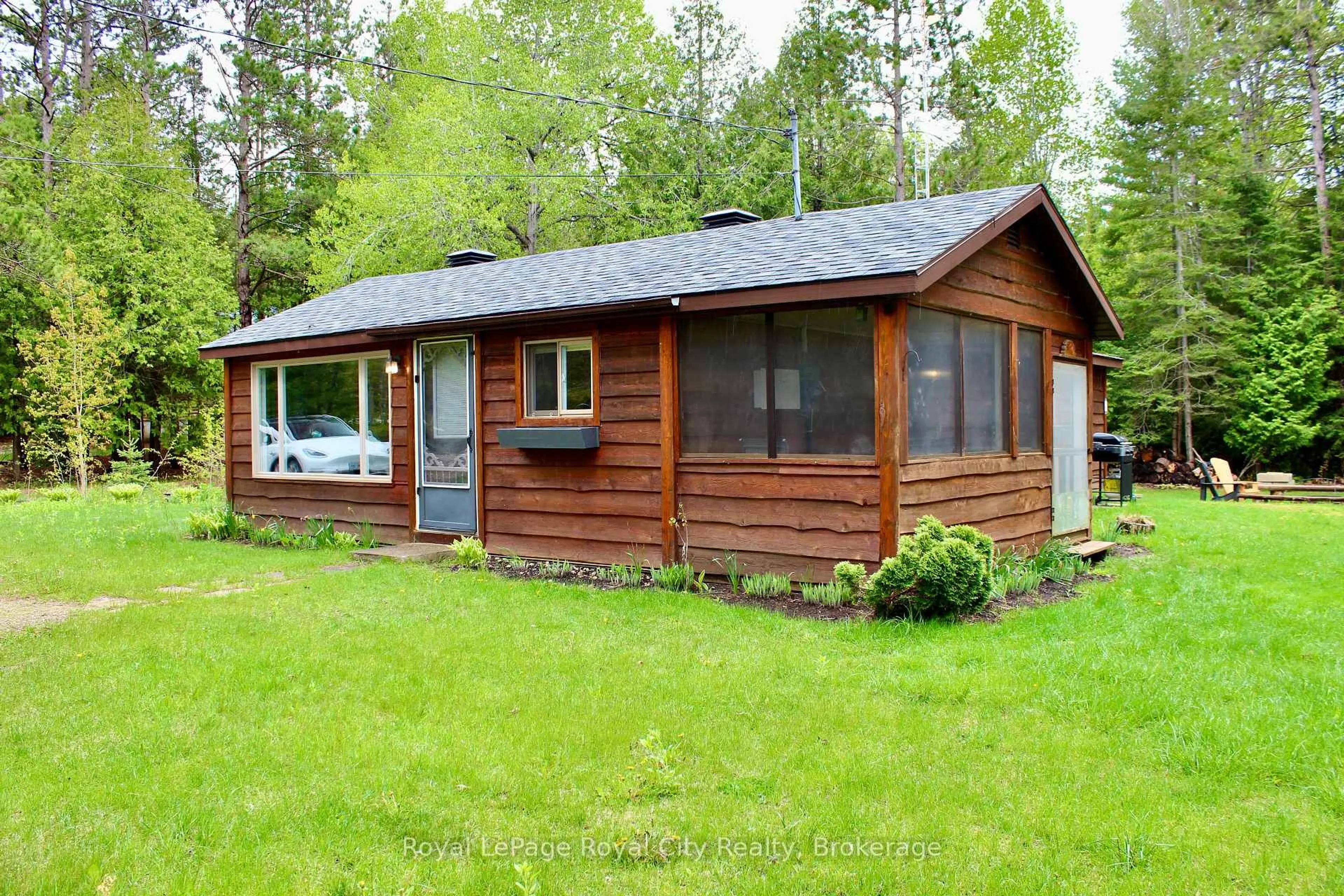 Home with vinyl exterior material, unknown for 6339 Highway 6 Highway, Northern Bruce Peninsula Ontario N0H 2R0