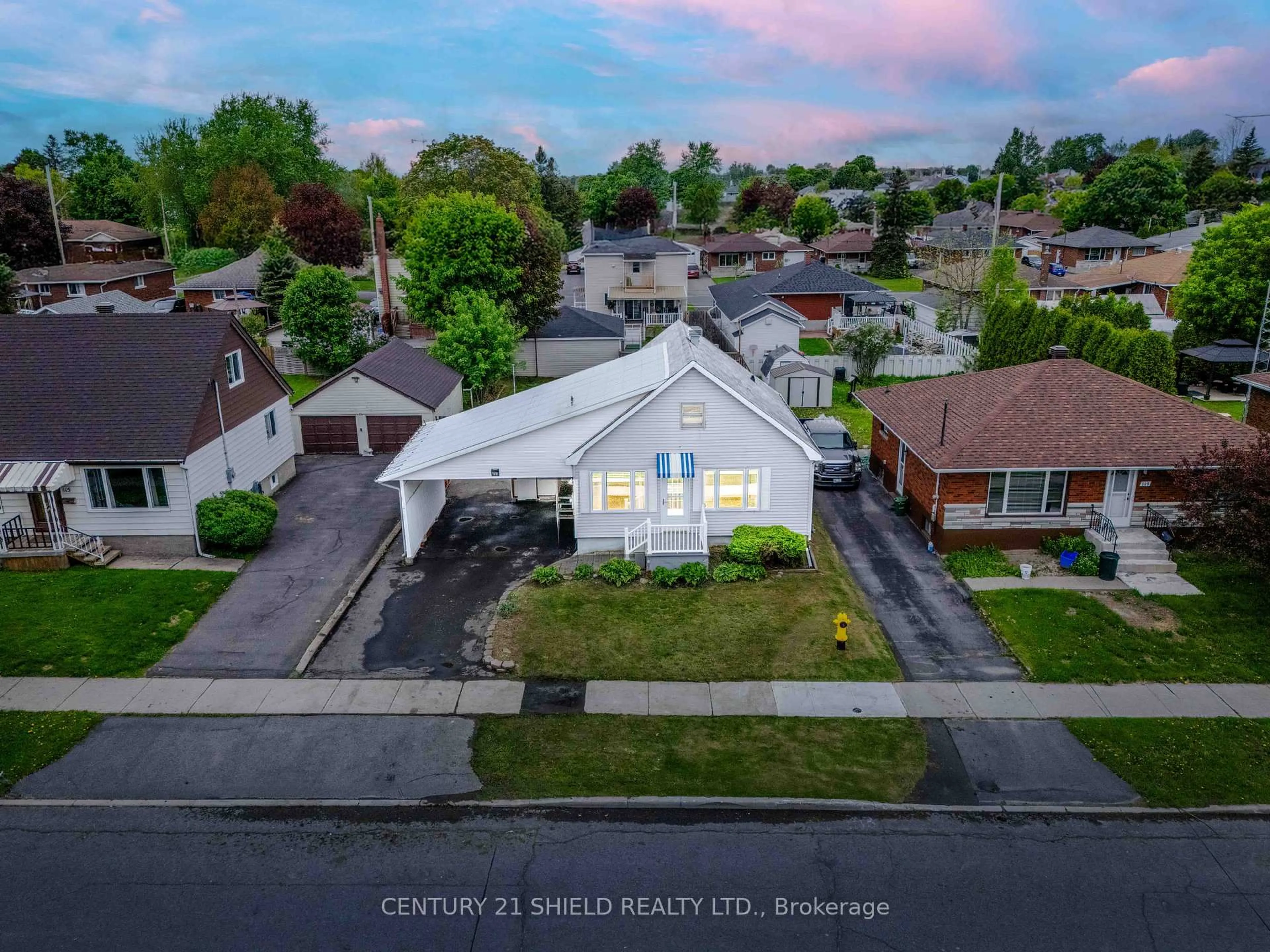 A pic from outside/outdoor area/front of a property/back of a property/a pic from drone, street for 117 Anthony St, Cornwall Ontario K6H 5J9