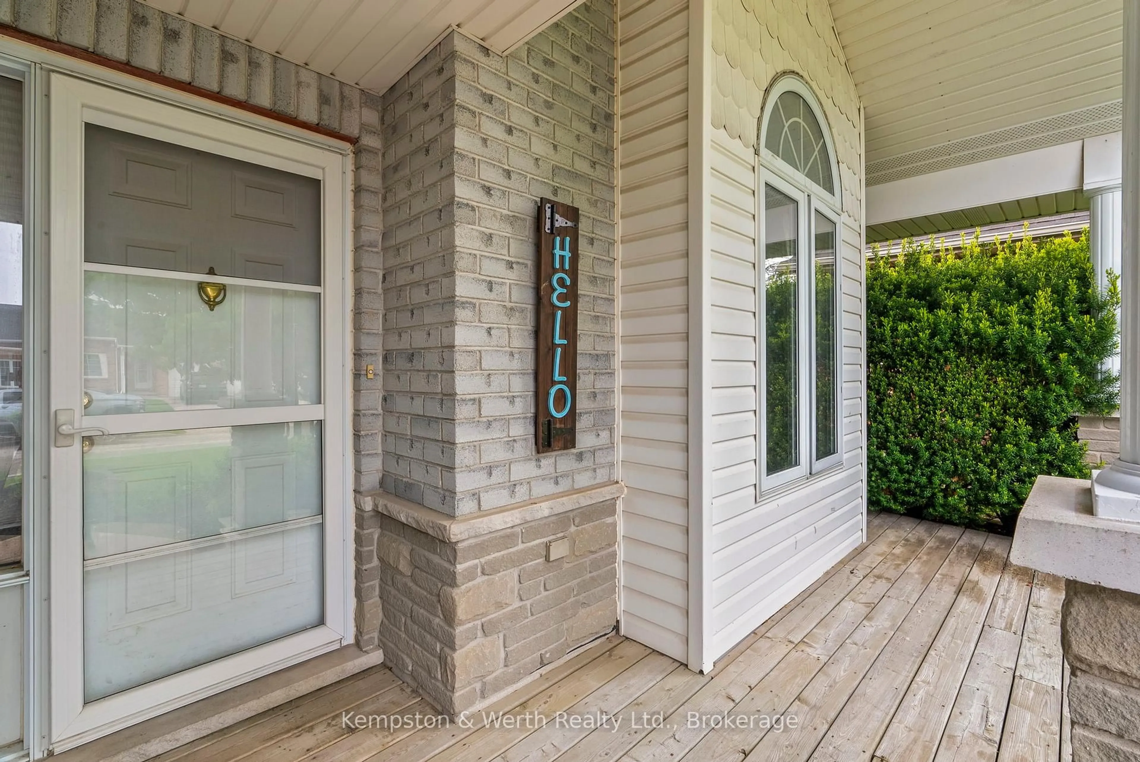Indoor entryway for 761 Scott St, North Perth Ontario N4W 1J5