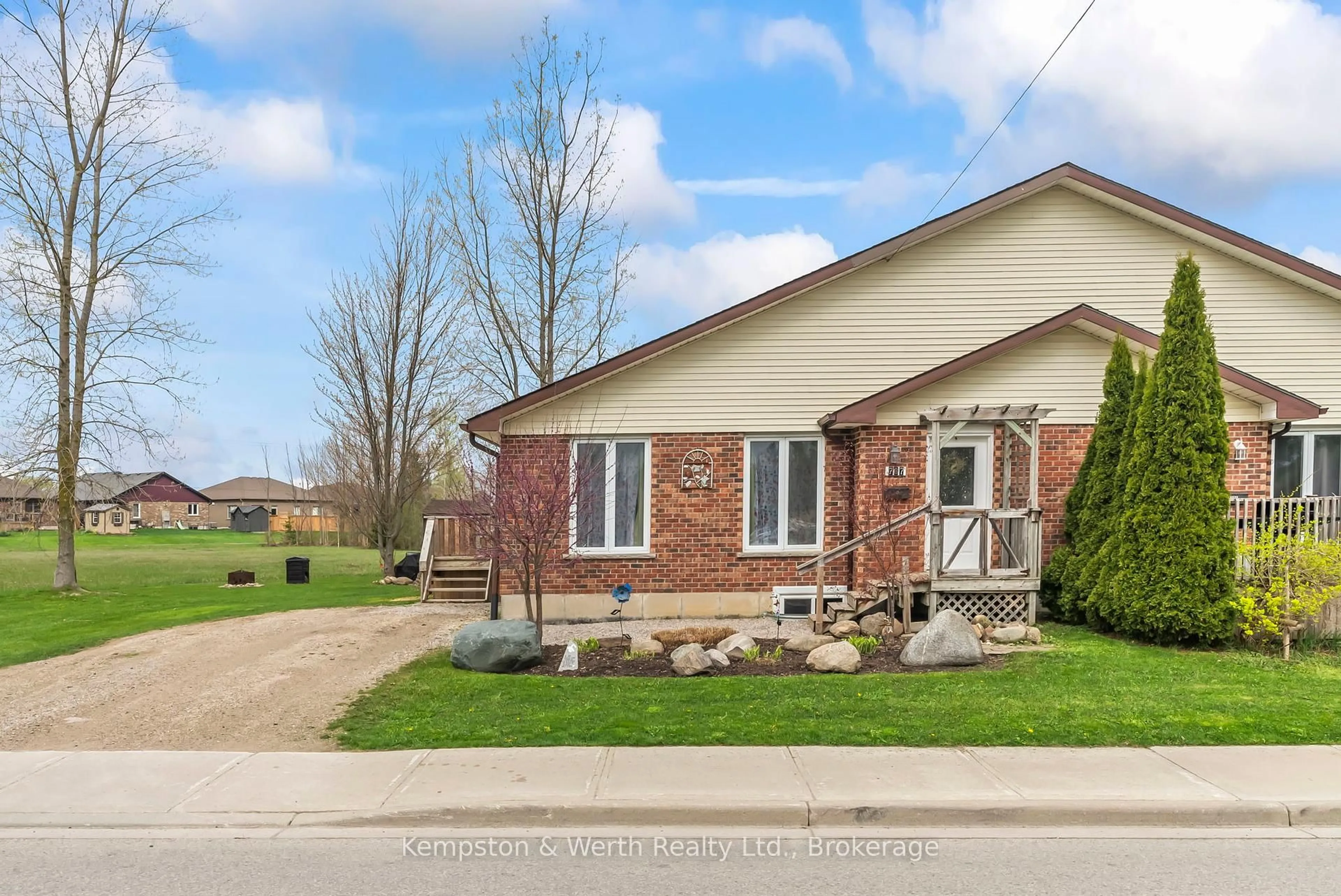 Home with brick exterior material, street for 707 Reserve Ave, North Perth Ontario N4W 2N8