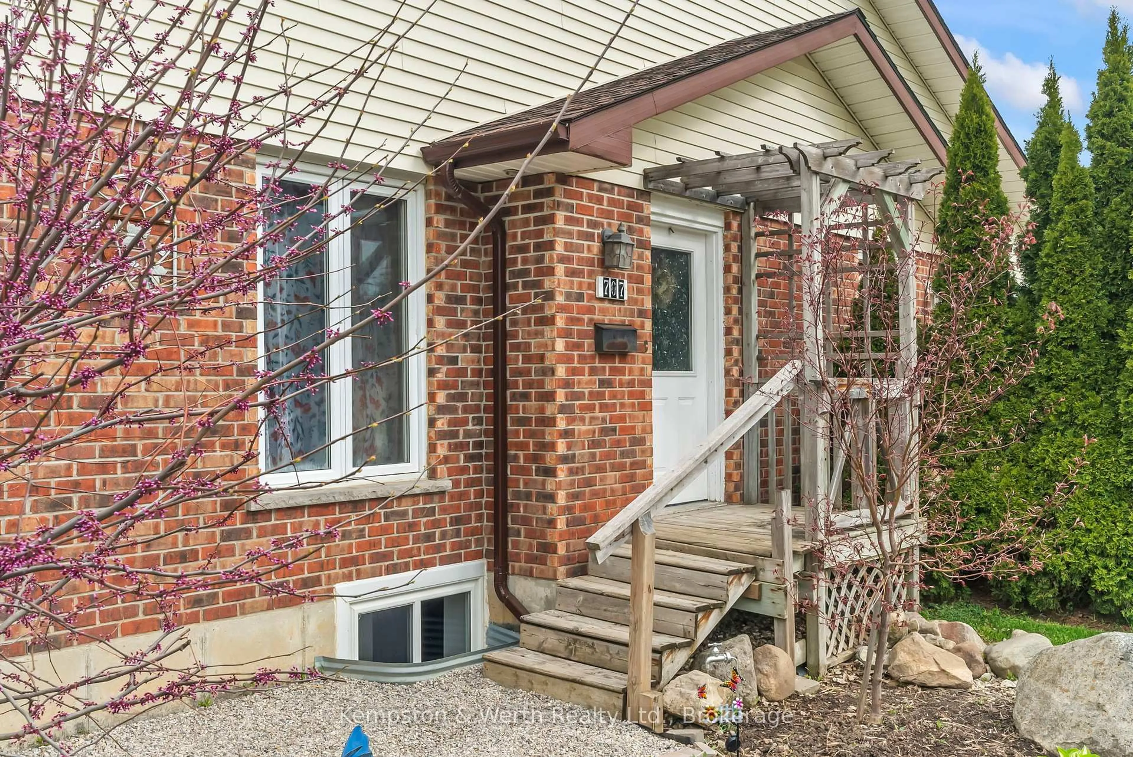 Home with brick exterior material, street for 707 Reserve Ave, North Perth Ontario N4W 2N8