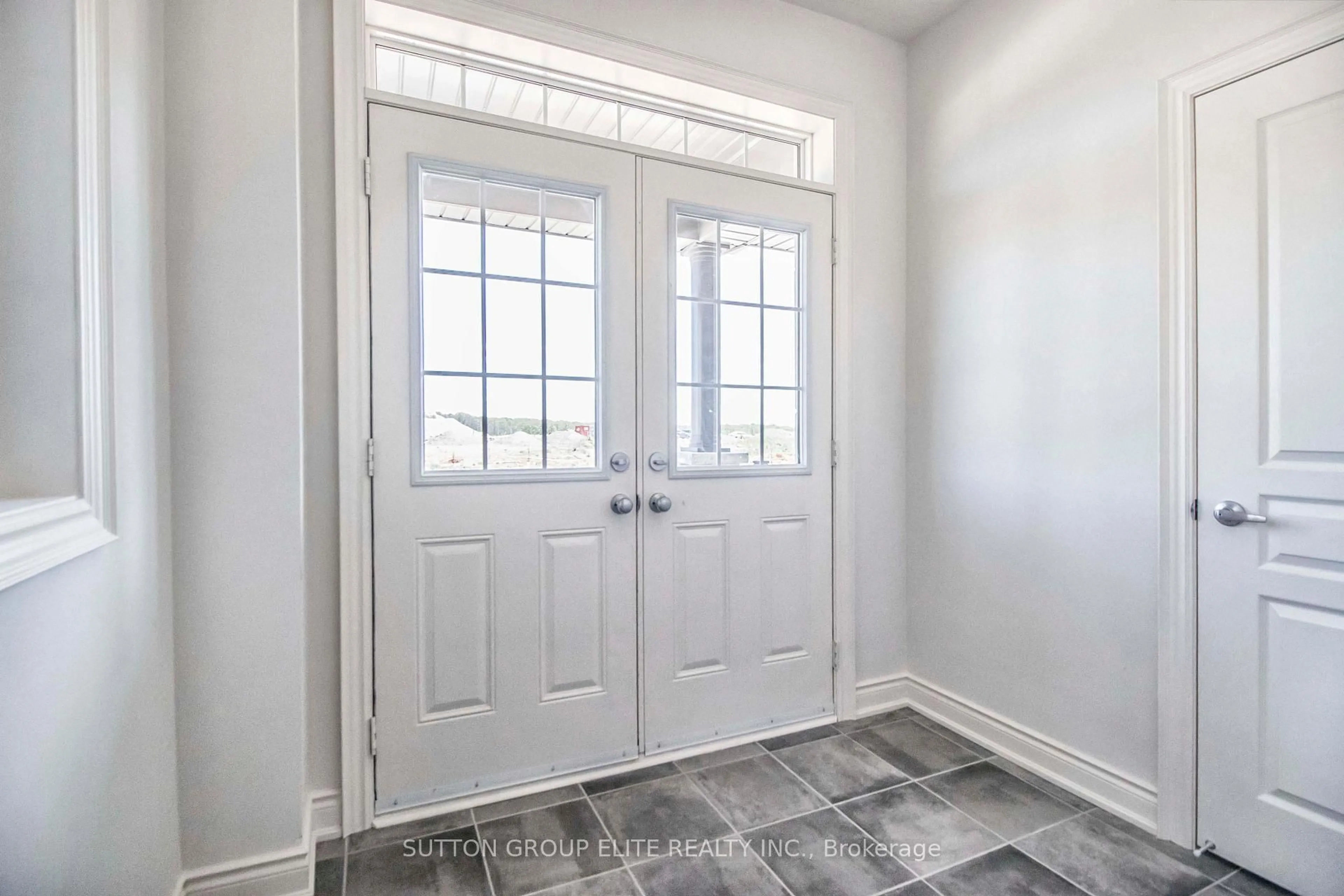 Indoor entryway for 351 Humphrey St, Hamilton Ontario L0R 2H1