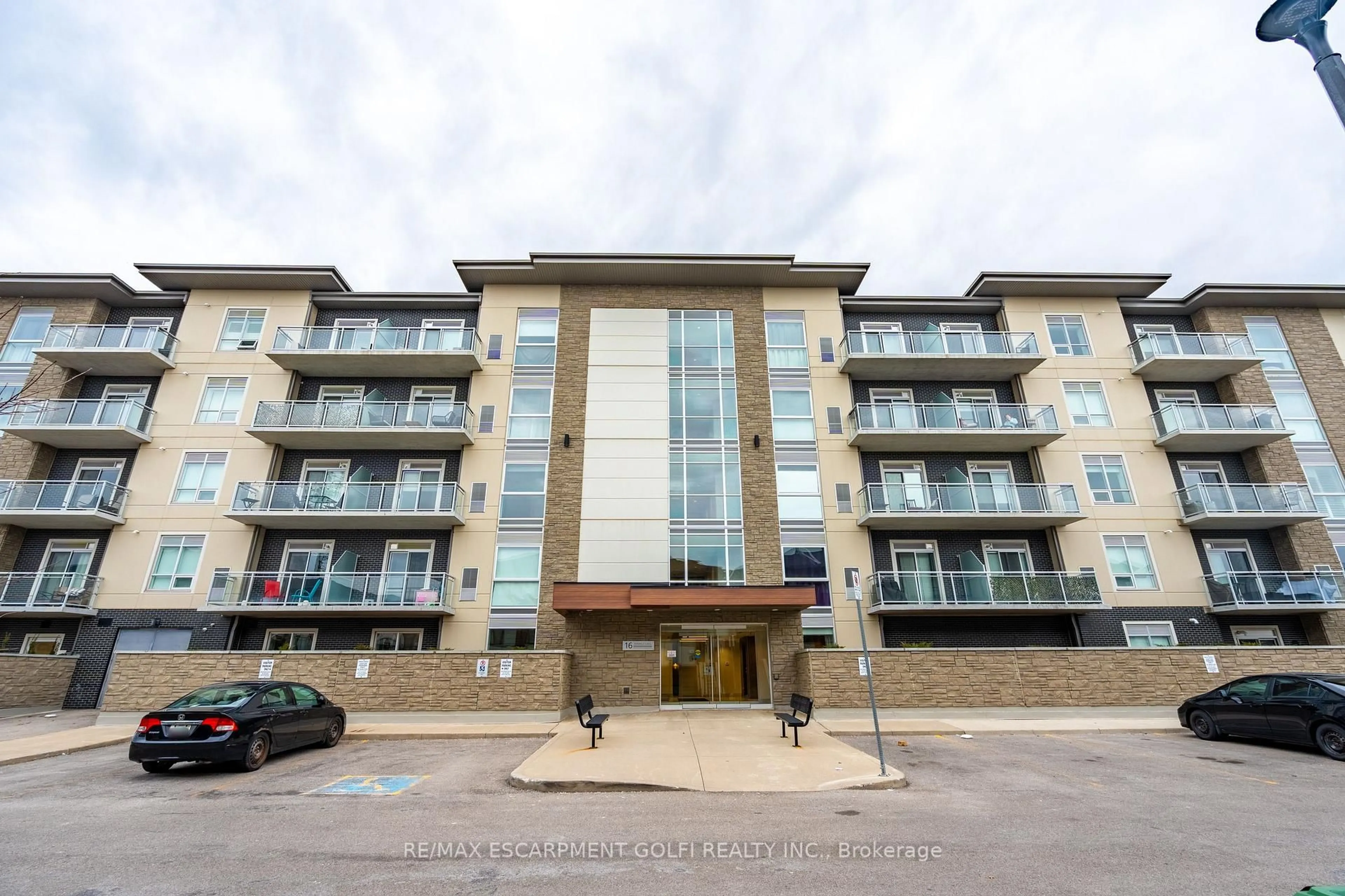 Unknown for 16 Markle Cres #403, Hamilton Ontario L9G 0H4
