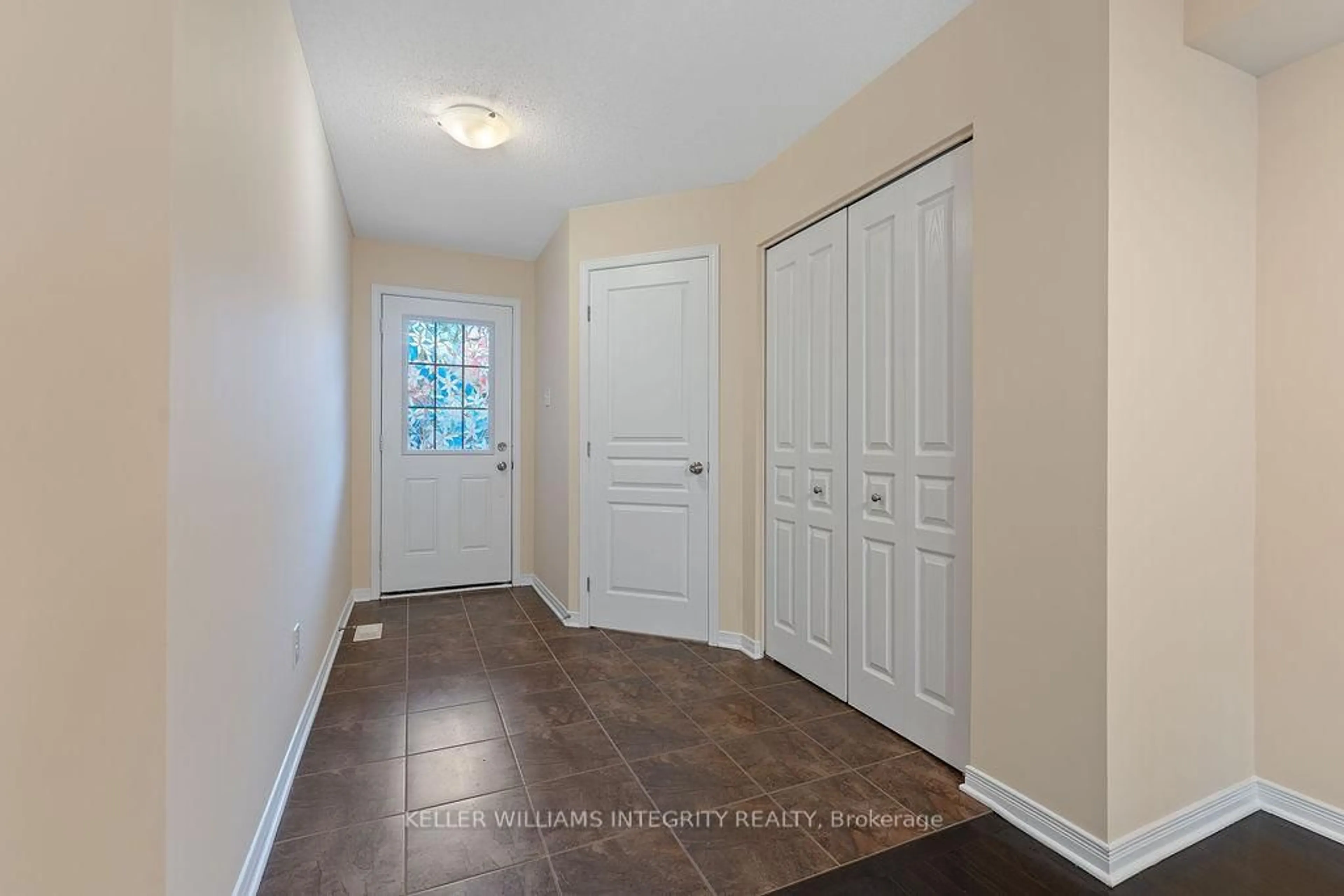 Indoor entryway for 203 Kingswell St, Ottawa Ontario K1T 0L1